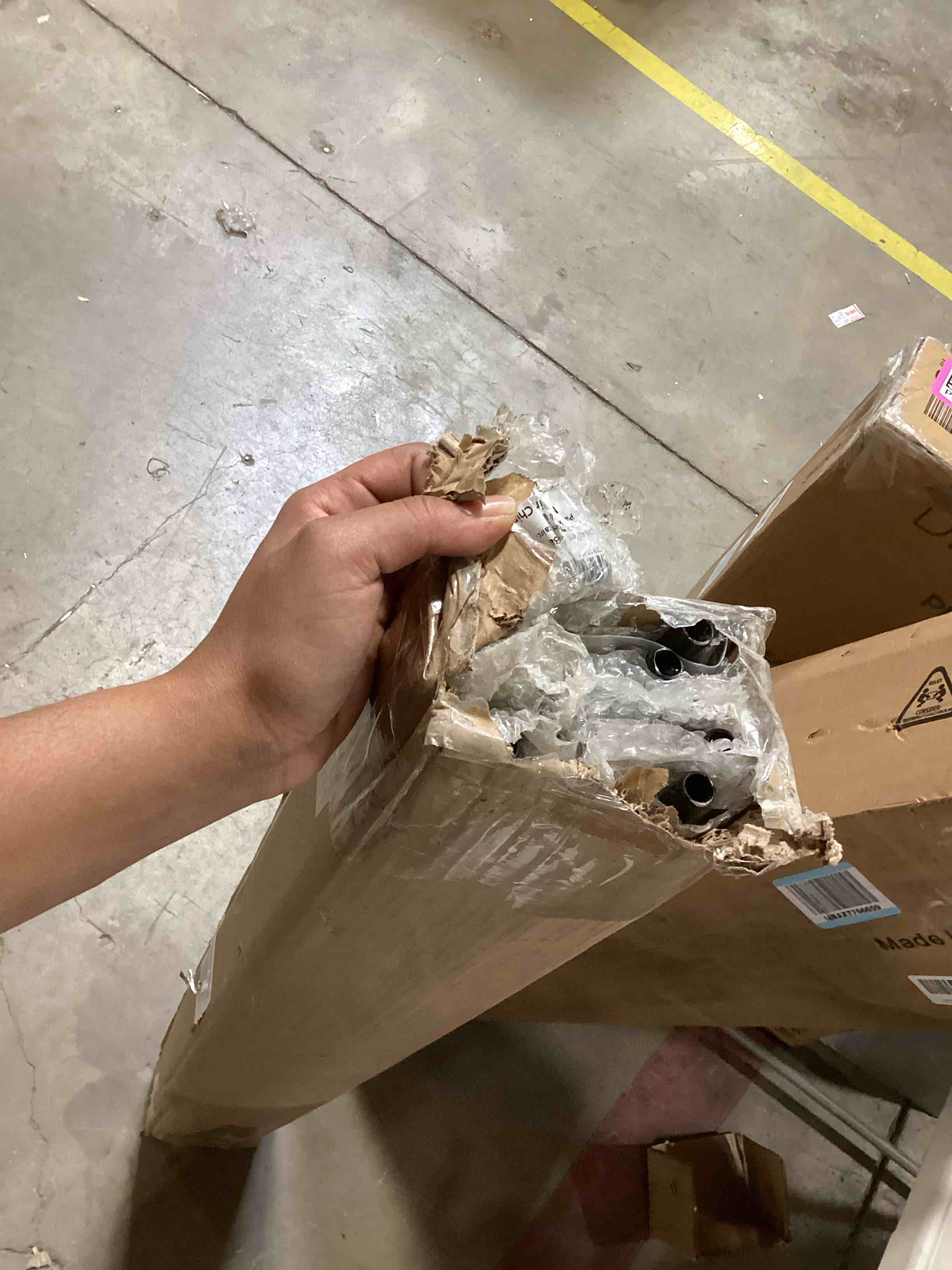 https://s3.amazonaws.com/lotting-images-prod/bidfta/PNK0369829_1729789616580.jpeg