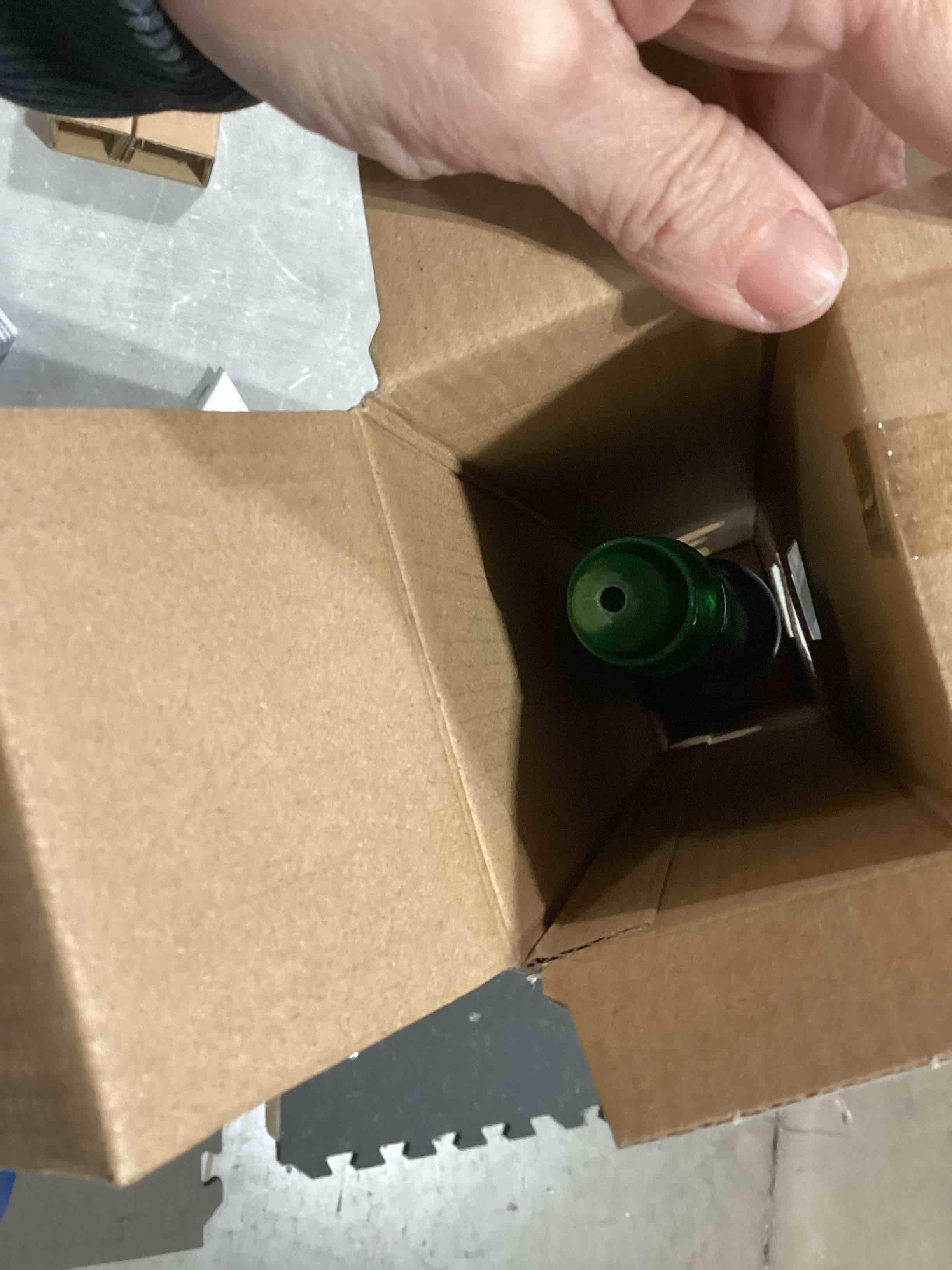 https://s3.amazonaws.com/lotting-images-prod/bidfta/PNK0370032_1732043647033.jpeg