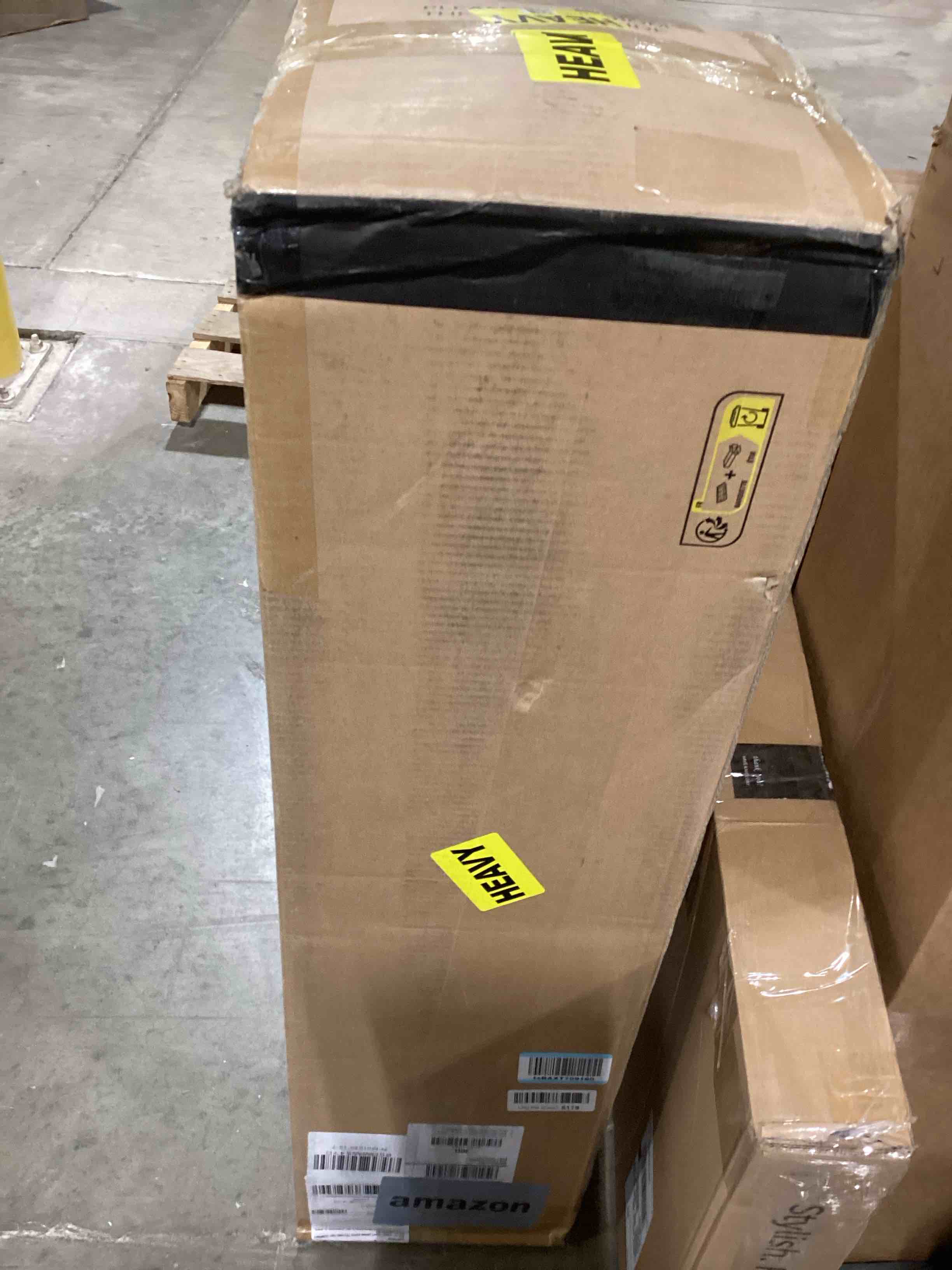 https://s3.amazonaws.com/lotting-images-prod/bidfta/PNK0370034_1732043111842.jpeg
