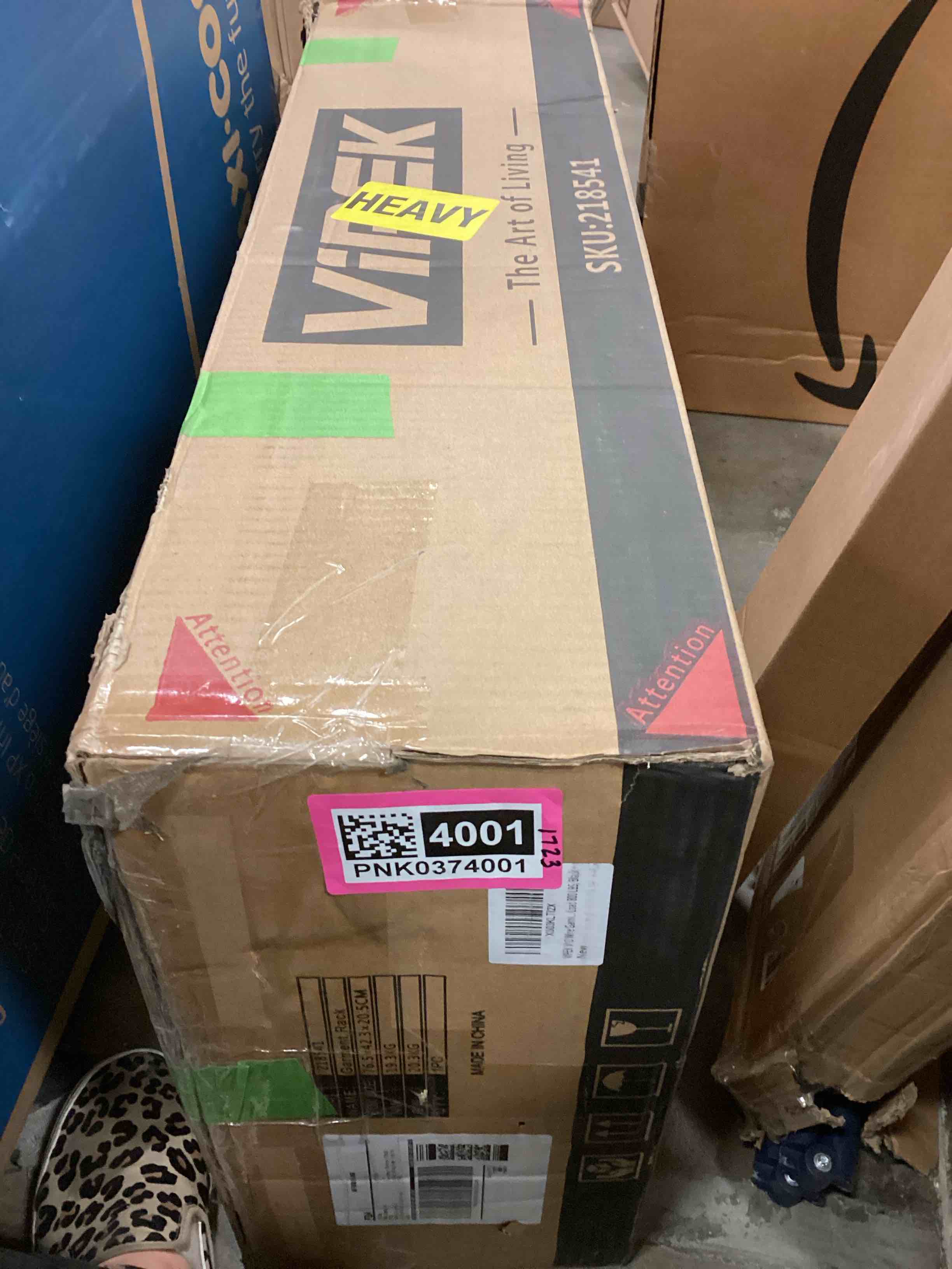 https://s3.amazonaws.com/lotting-images-prod/bidfta/PNK0374001_1730233701403.jpeg
