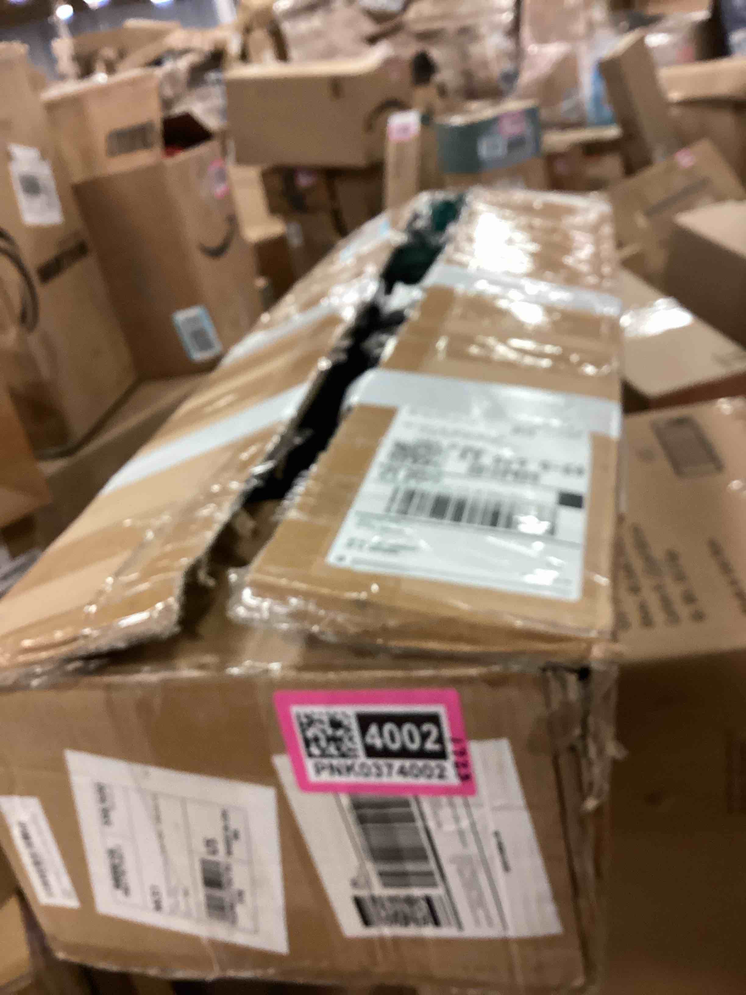 https://s3.amazonaws.com/lotting-images-prod/bidfta/PNK0374002_1730235676314.jpeg