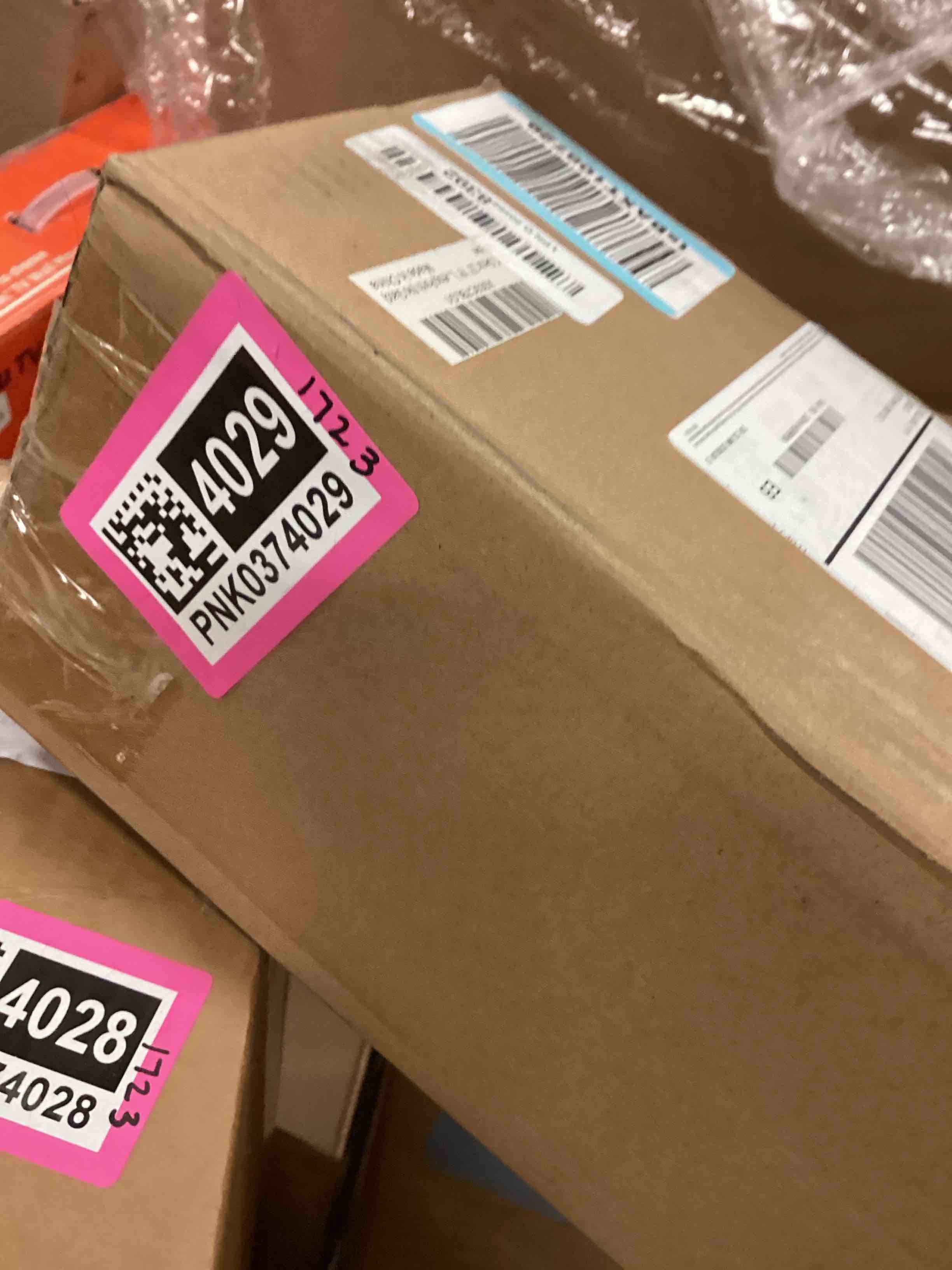 https://s3.amazonaws.com/lotting-images-prod/bidfta/PNK0374029_1730233234794.jpeg