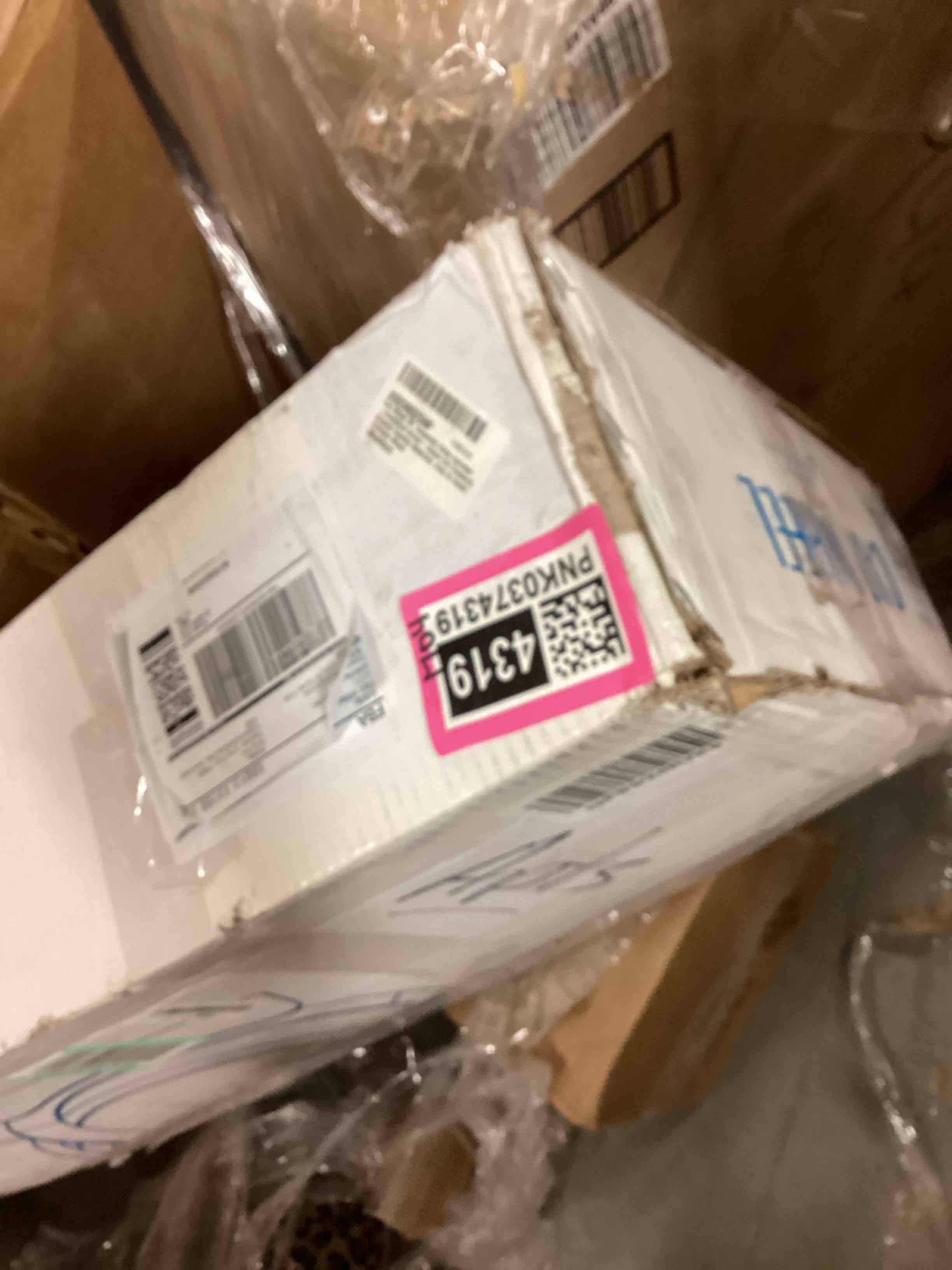 https://s3.amazonaws.com/lotting-images-prod/bidfta/PNK0374319_1729878865962.jpeg