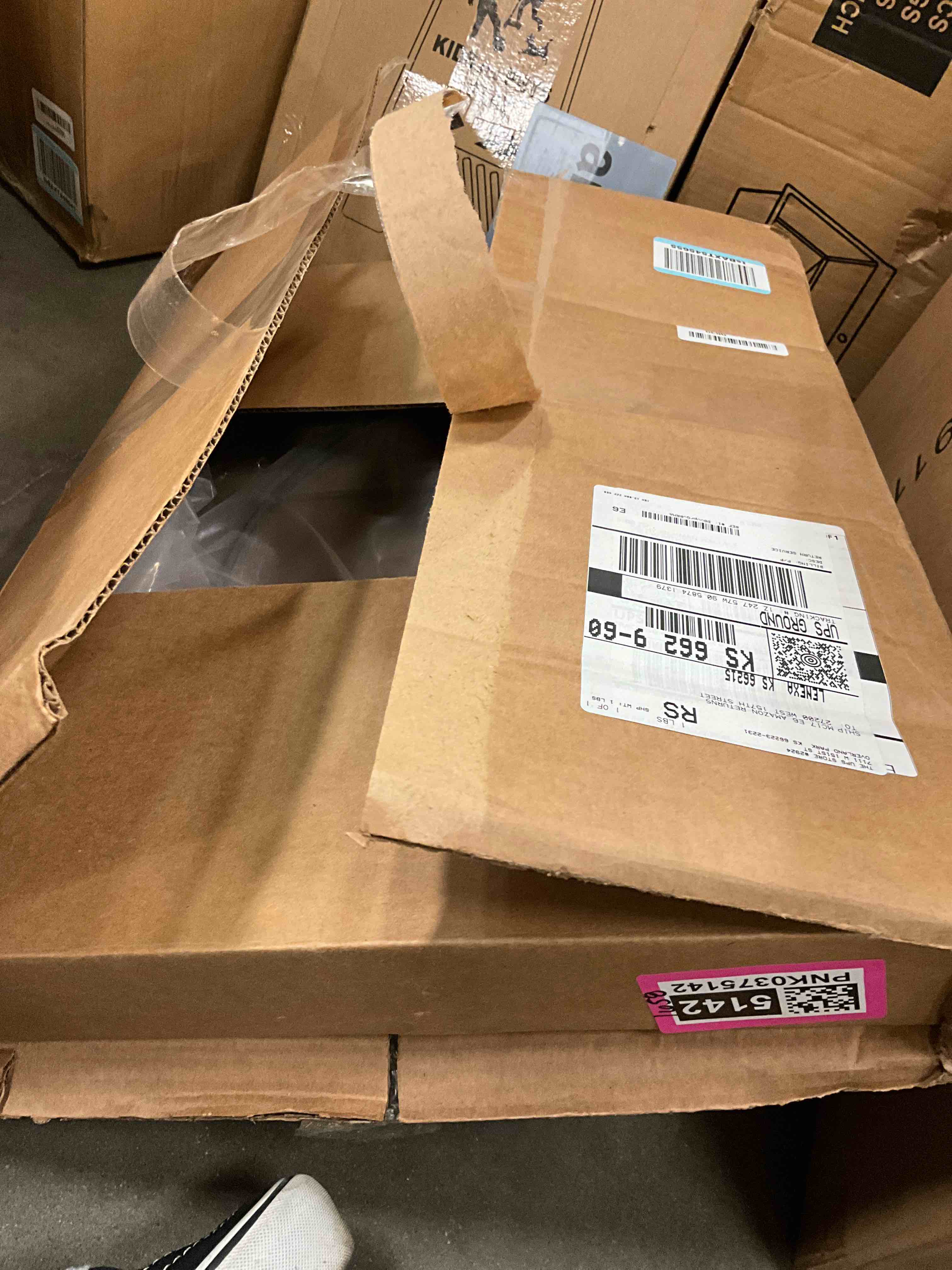 https://s3.amazonaws.com/lotting-images-prod/bidfta/PNK0375142_1729094167954.jpeg