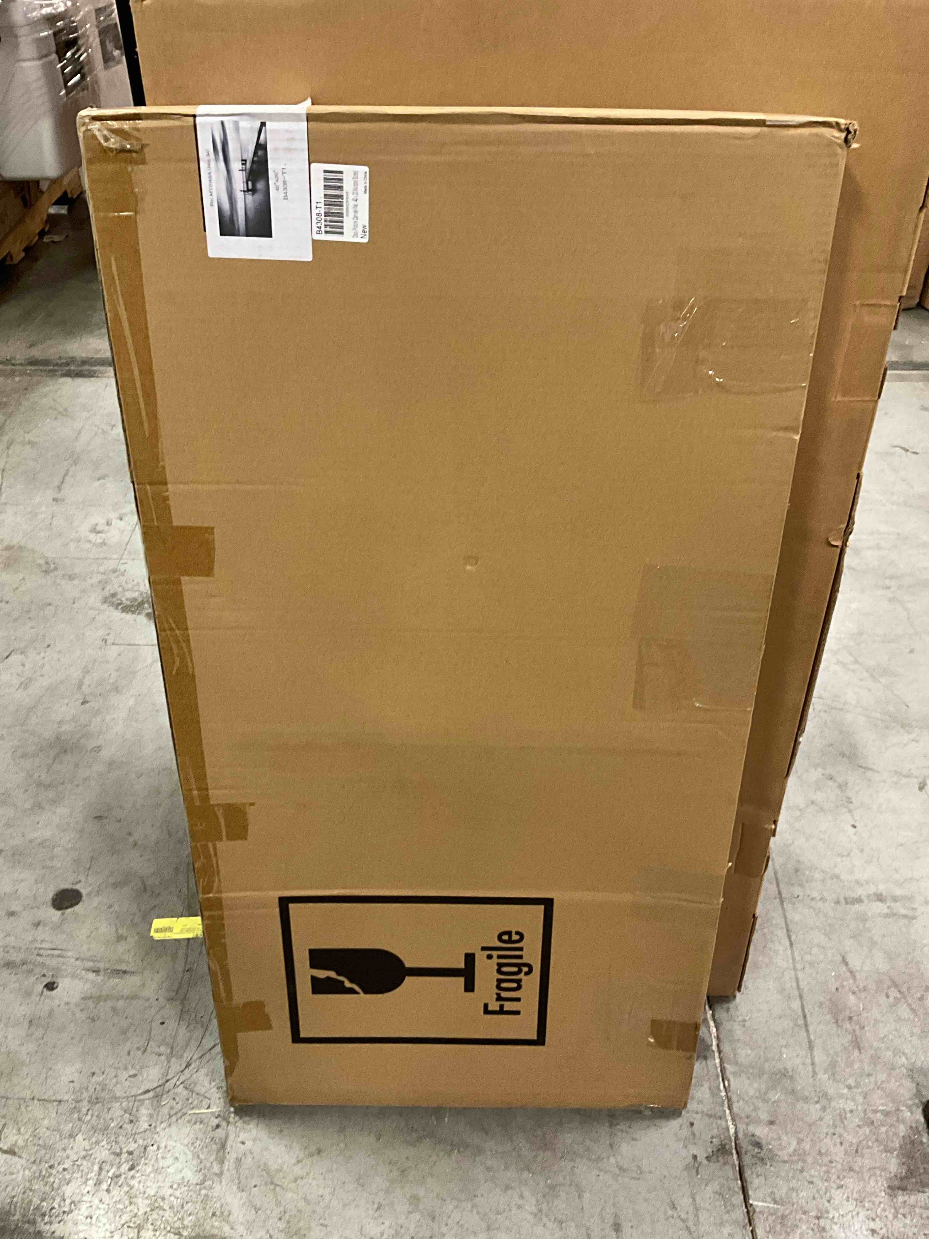 https://s3.amazonaws.com/lotting-images-prod/bidfta/PNK0379069_1732129838302.jpeg