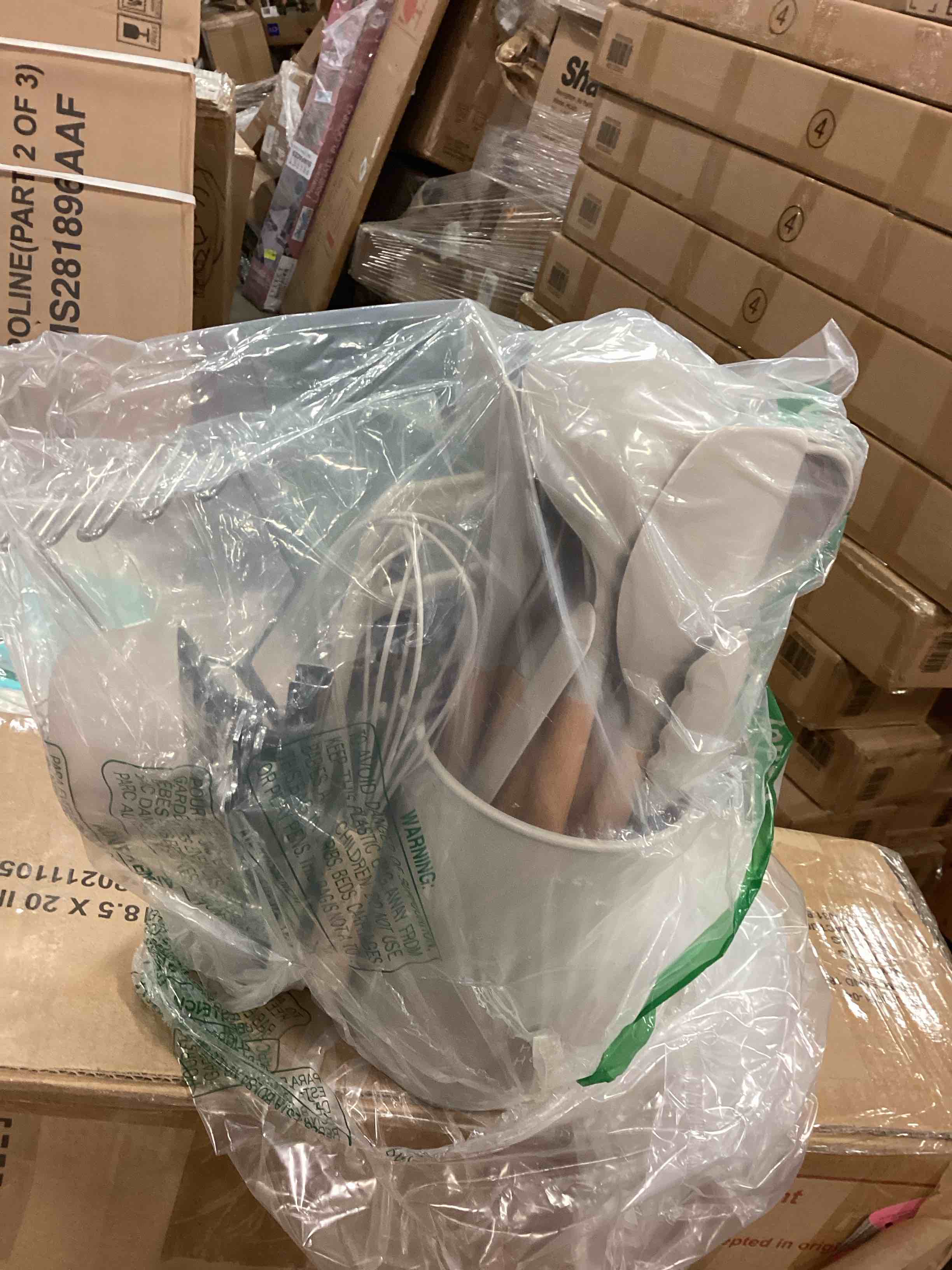 https://s3.amazonaws.com/lotting-images-prod/bidfta/PNK0380739_1732056511070.jpeg