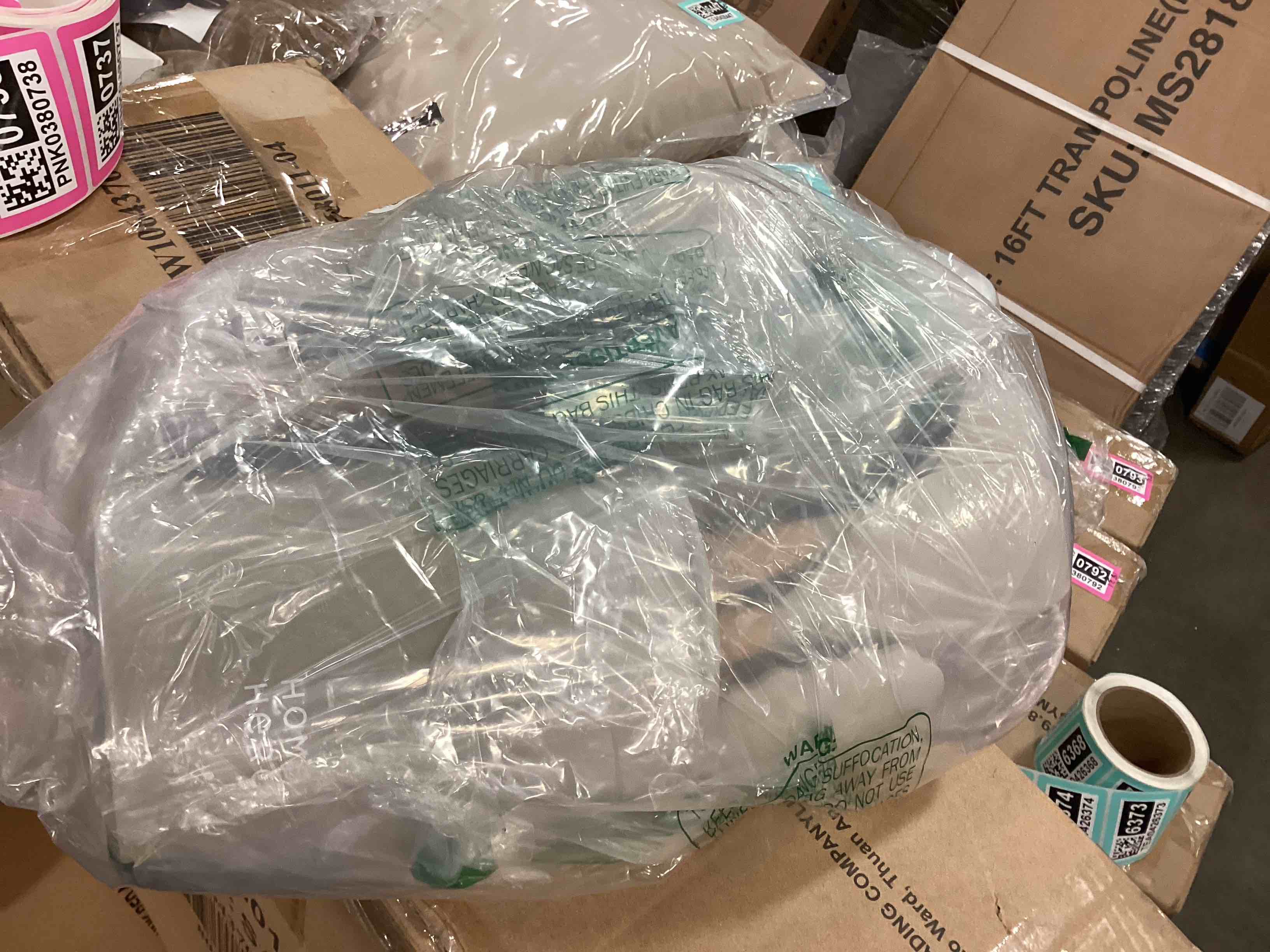 https://s3.amazonaws.com/lotting-images-prod/bidfta/PNK0380739_1732056549737.jpeg
