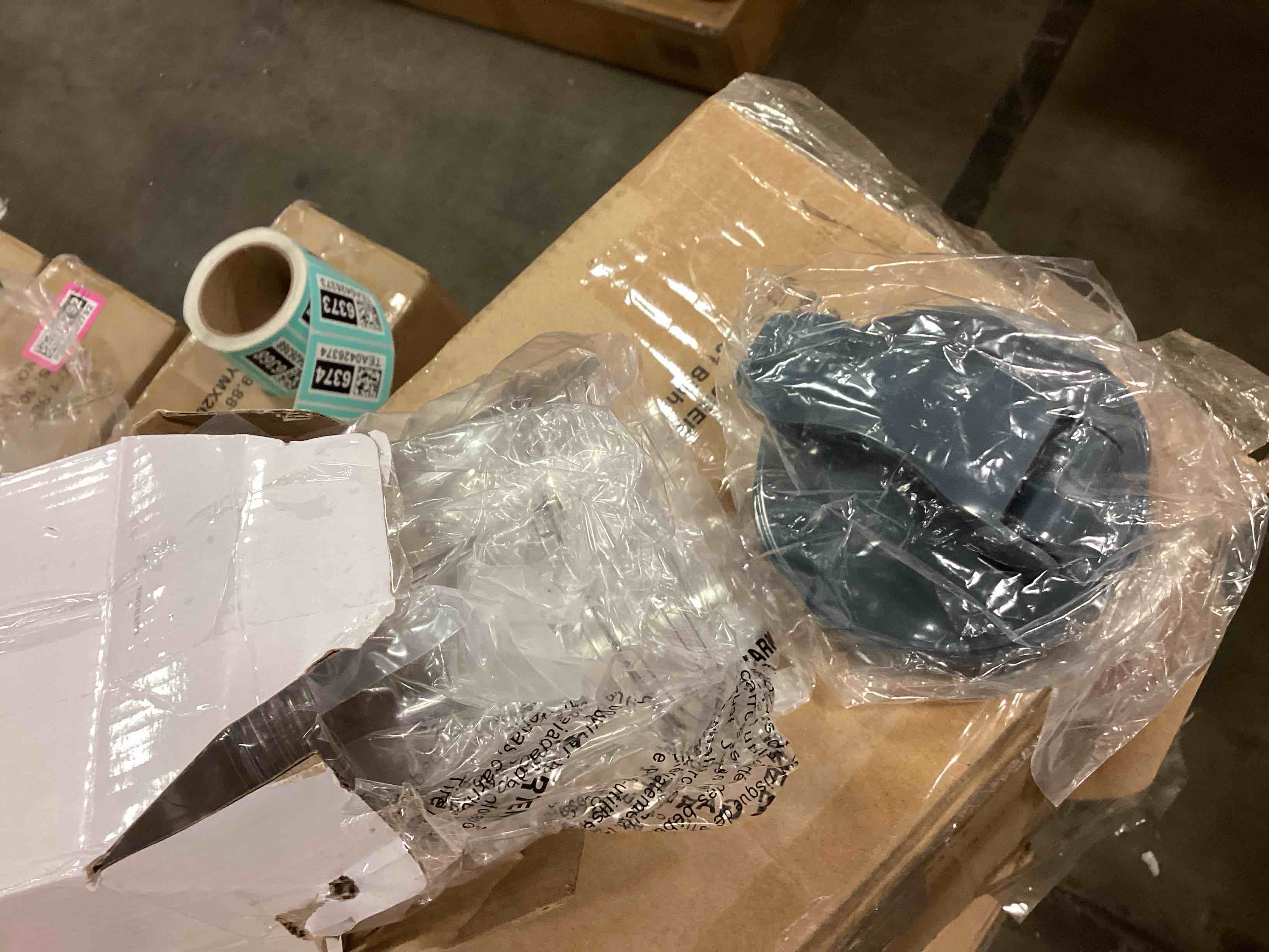 https://s3.amazonaws.com/lotting-images-prod/bidfta/PNK0380742_1732055106868.jpeg