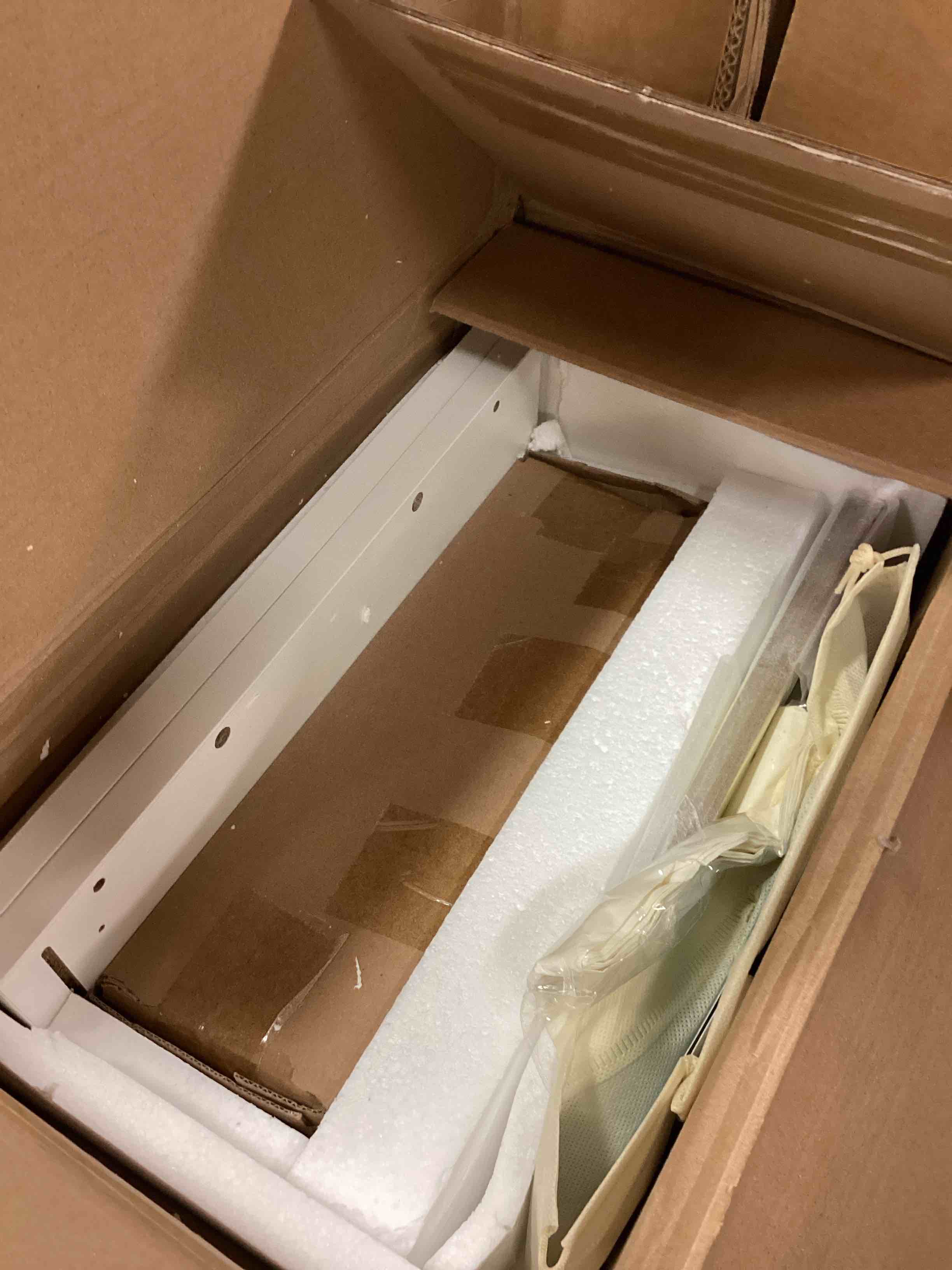 https://s3.amazonaws.com/lotting-images-prod/bidfta/PNK0380803_1732039170059.jpeg