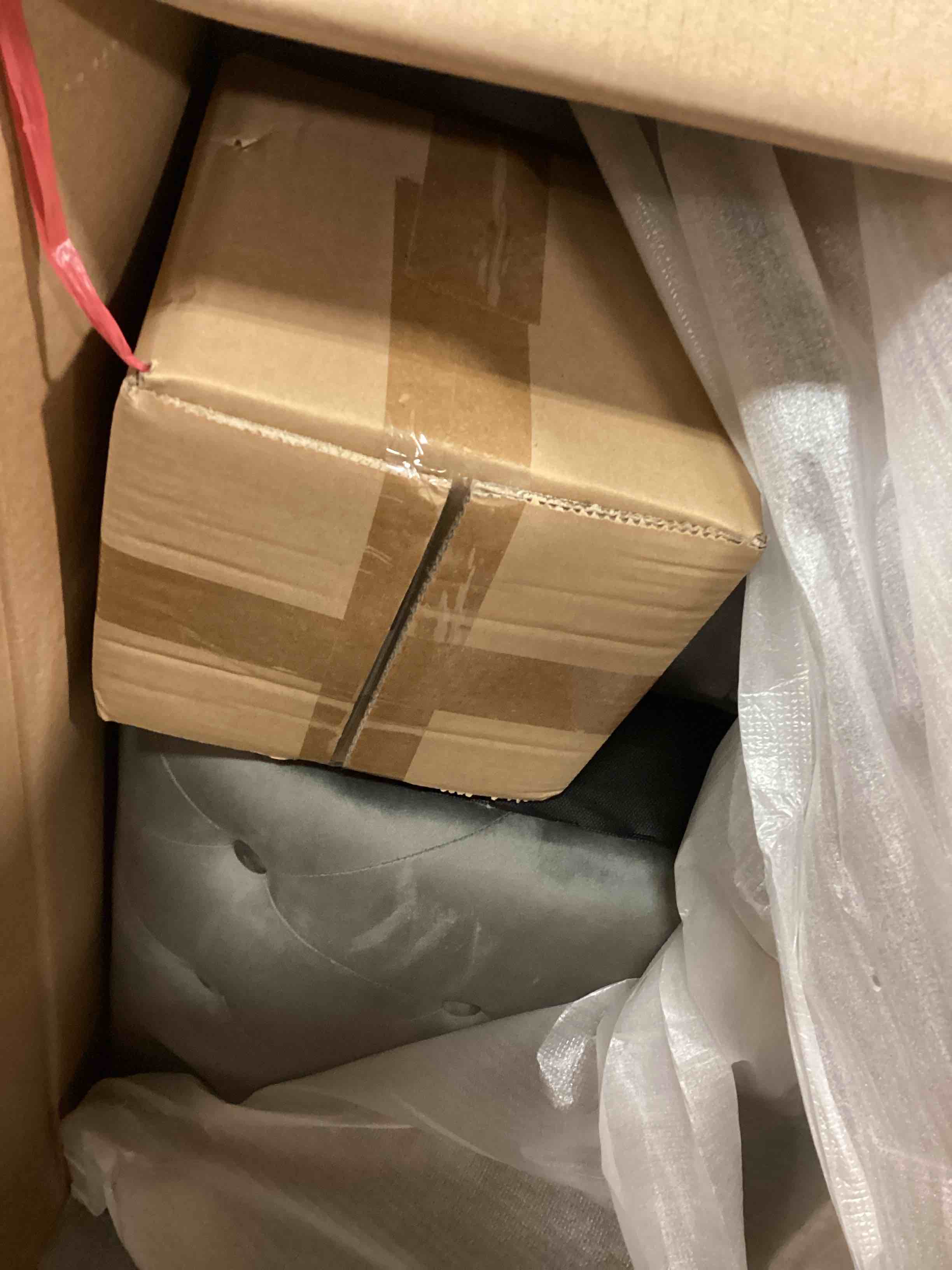 https://s3.amazonaws.com/lotting-images-prod/bidfta/PNK0380804_1732038860122.jpeg