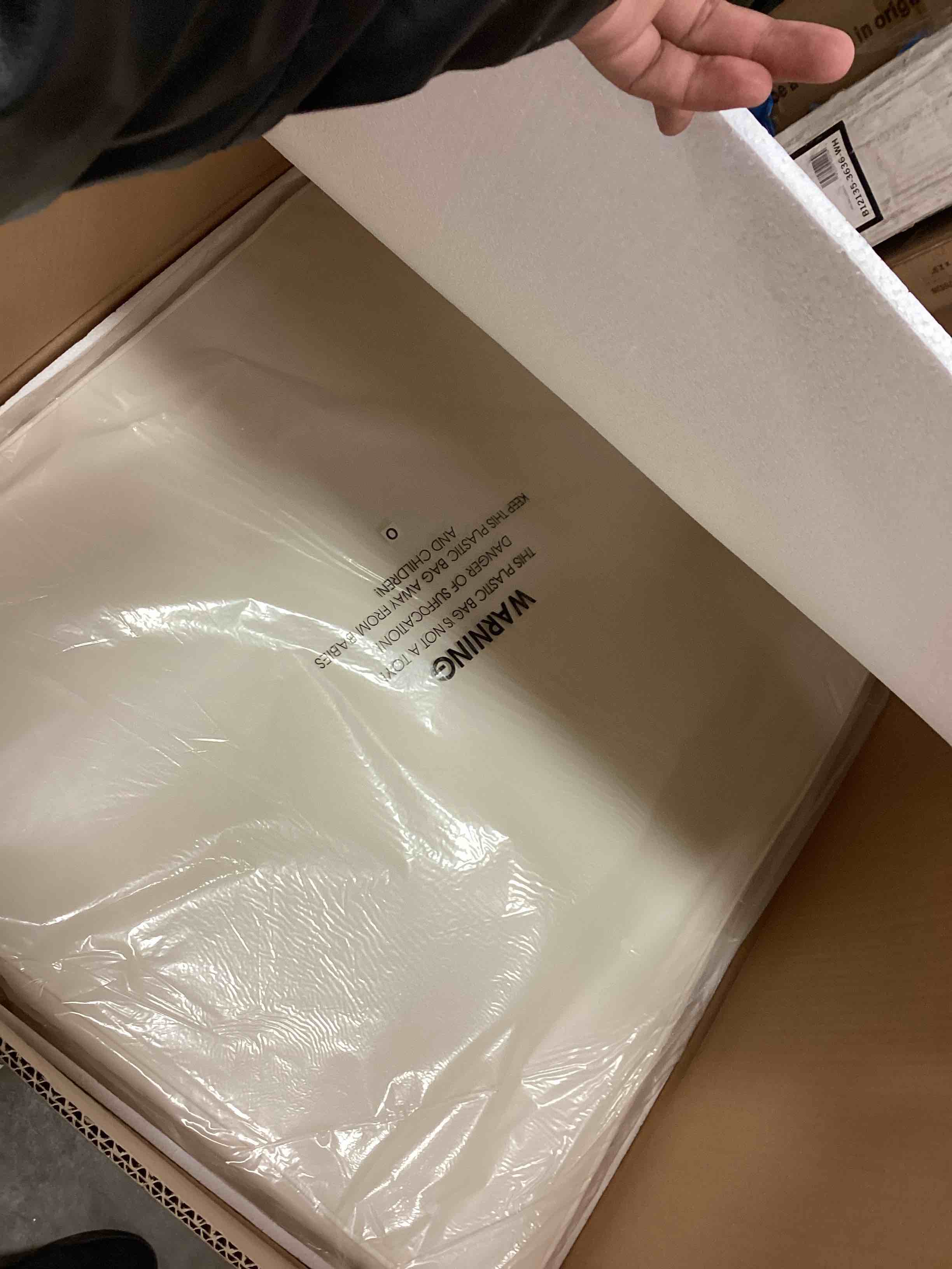https://s3.amazonaws.com/lotting-images-prod/bidfta/PNK0380812_1732035714593.jpeg