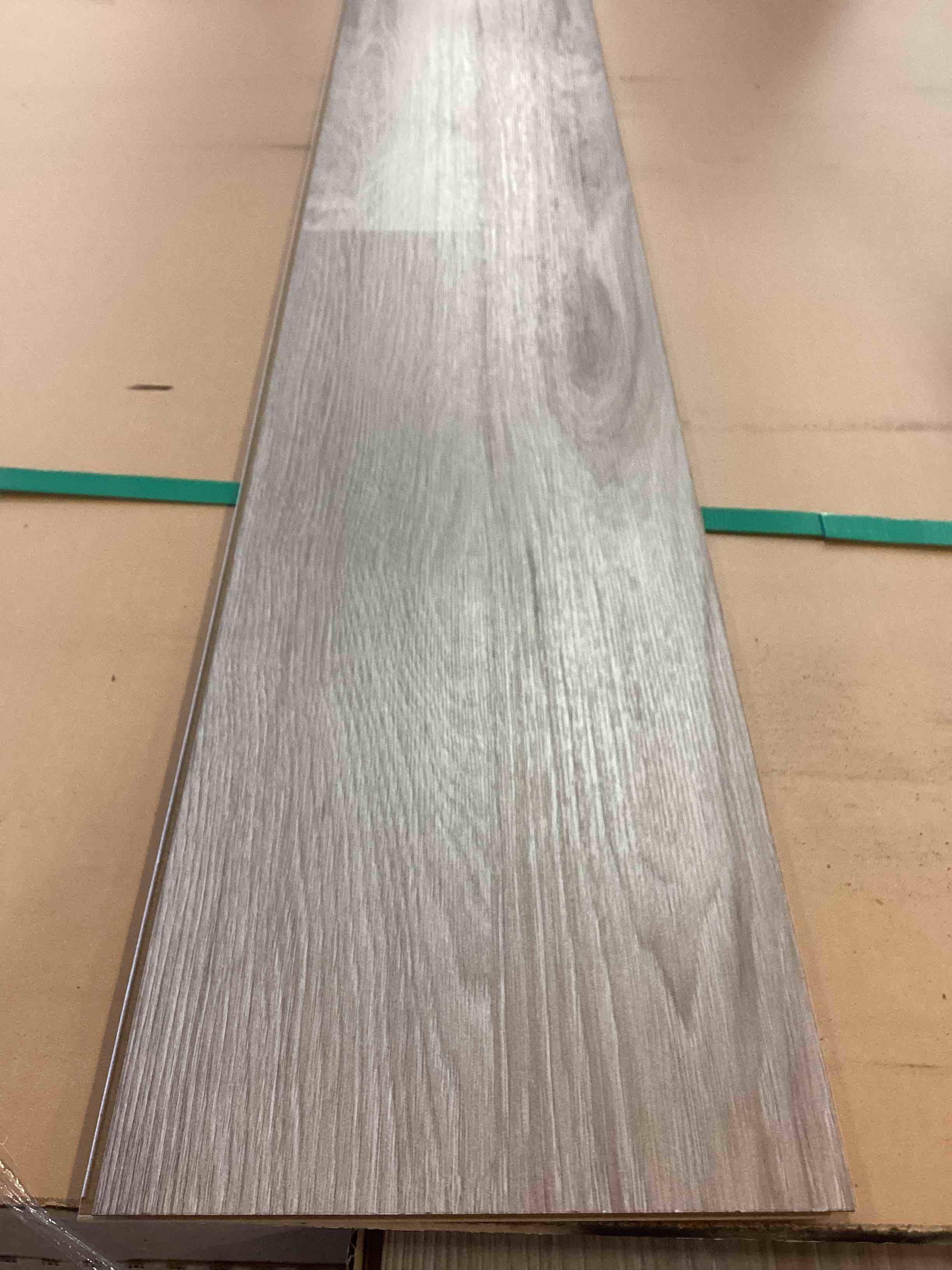 Laminate Wood Flooring (25.5 sq ft/ Box) 56 Boxes = 1428 Sq Ft- Bid per sq ft 