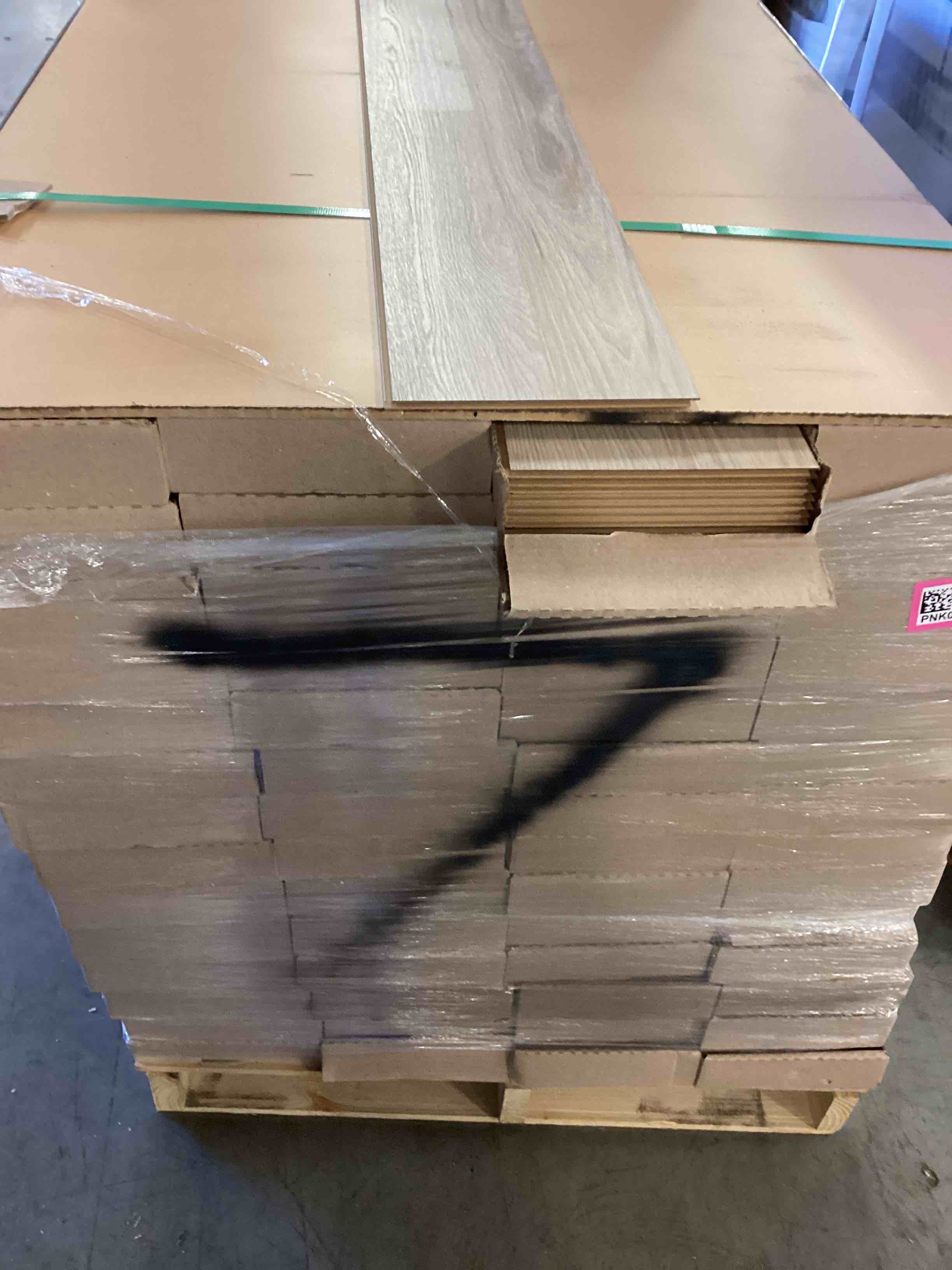 https://s3.amazonaws.com/lotting-images-prod/bidfta/PNK0390312_1728408915979.jpeg