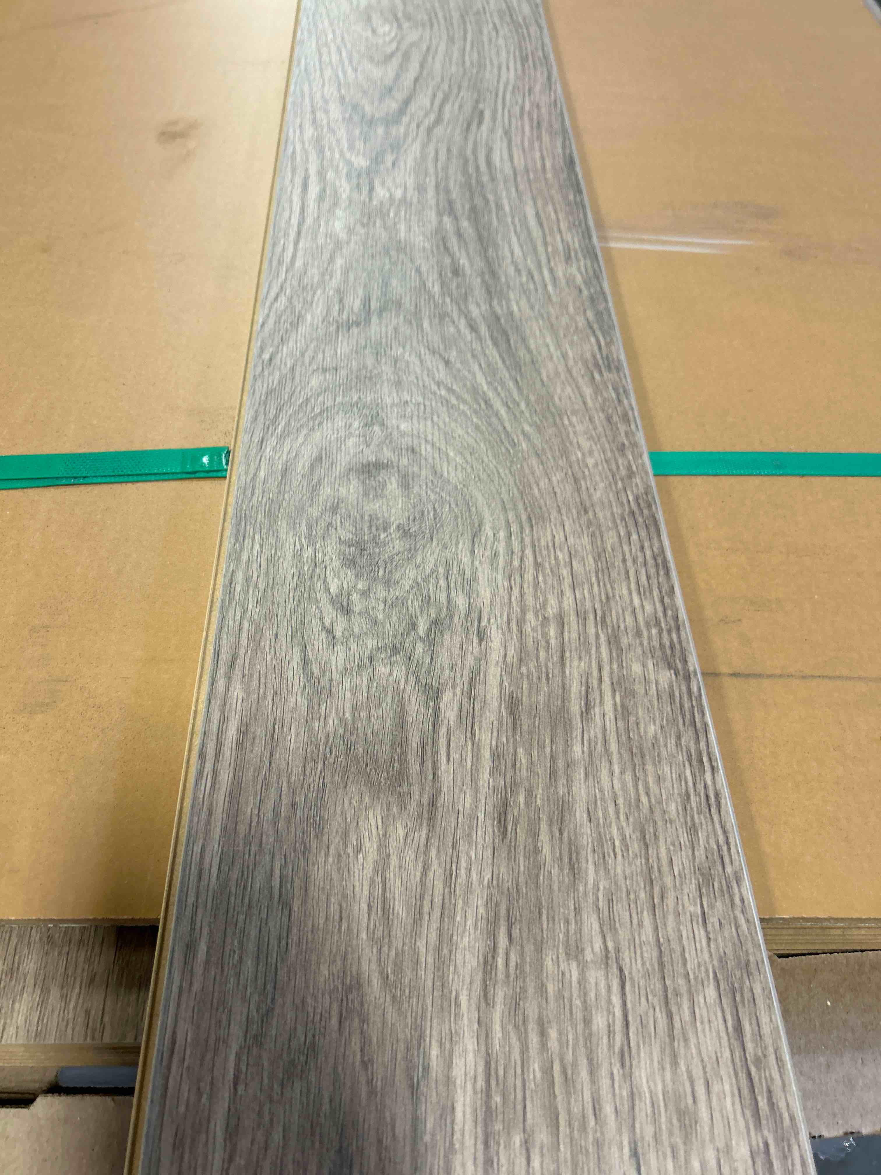 Laminate Wood Flooring (25.5sq ft/ Box) 56 Boxes = 1428Sq Ft Bid per sq ft 