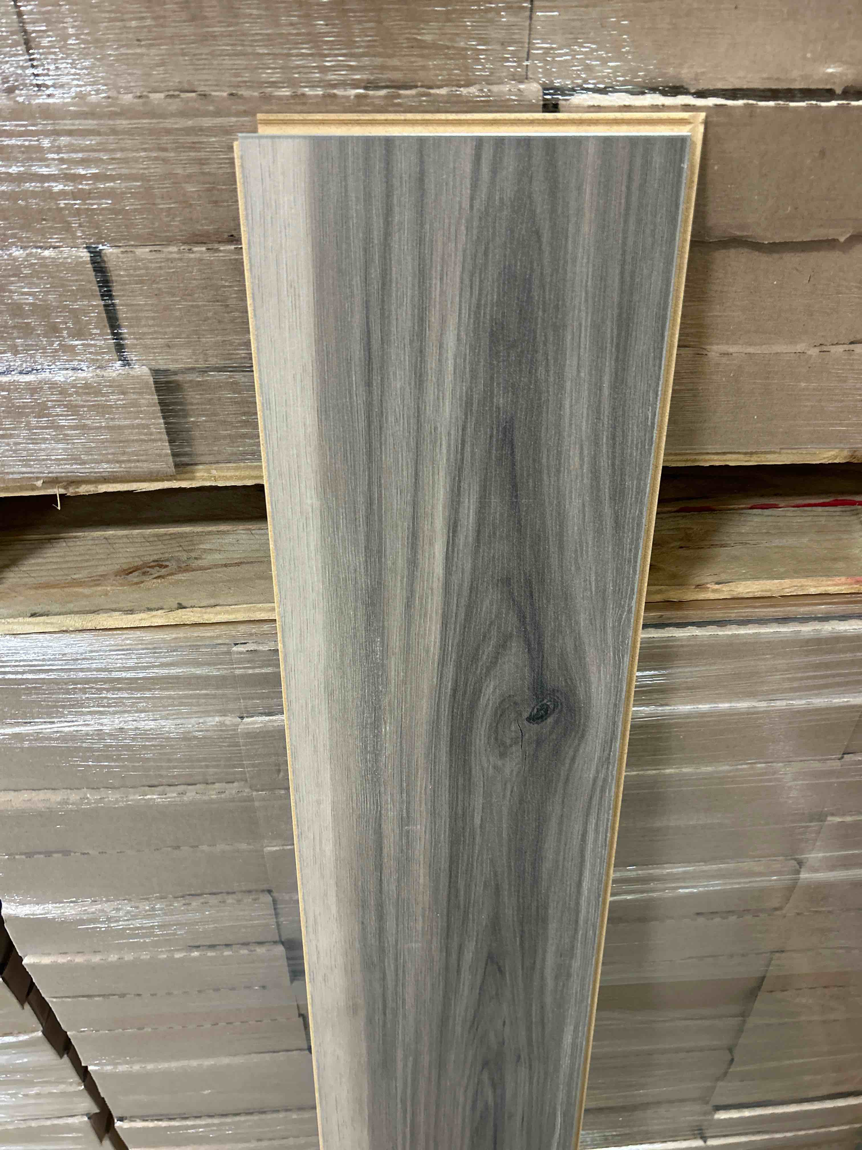 Laminate Wood Flooring (17 sq ft/ Box) 56 Boxes = 952 Sq Ft Bid per sq ft 