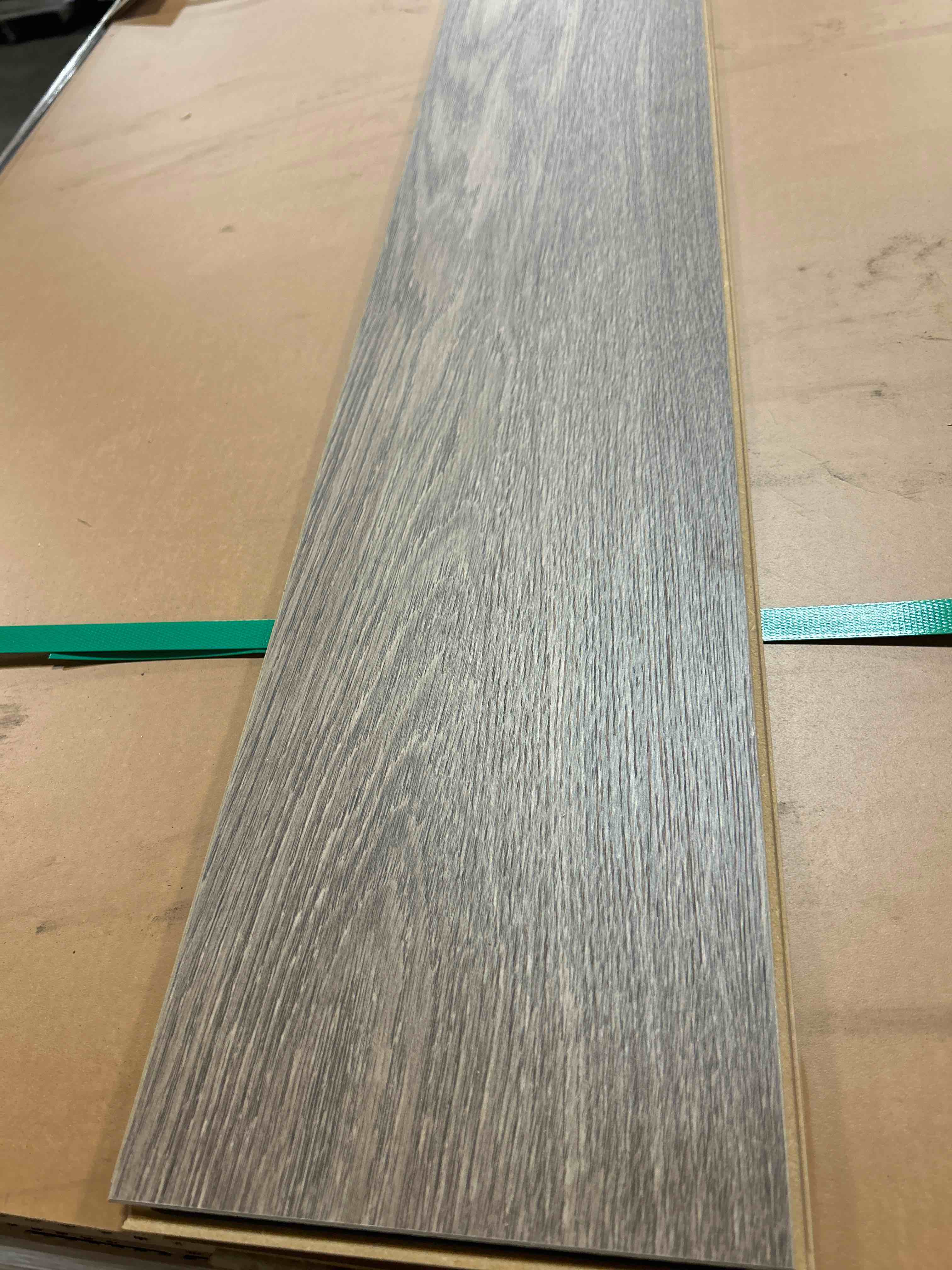 Laminate Wood Flooring (25.5 sq ft/ Box) 56 Boxes = 1428 Sq Ft Bid per sq ft 