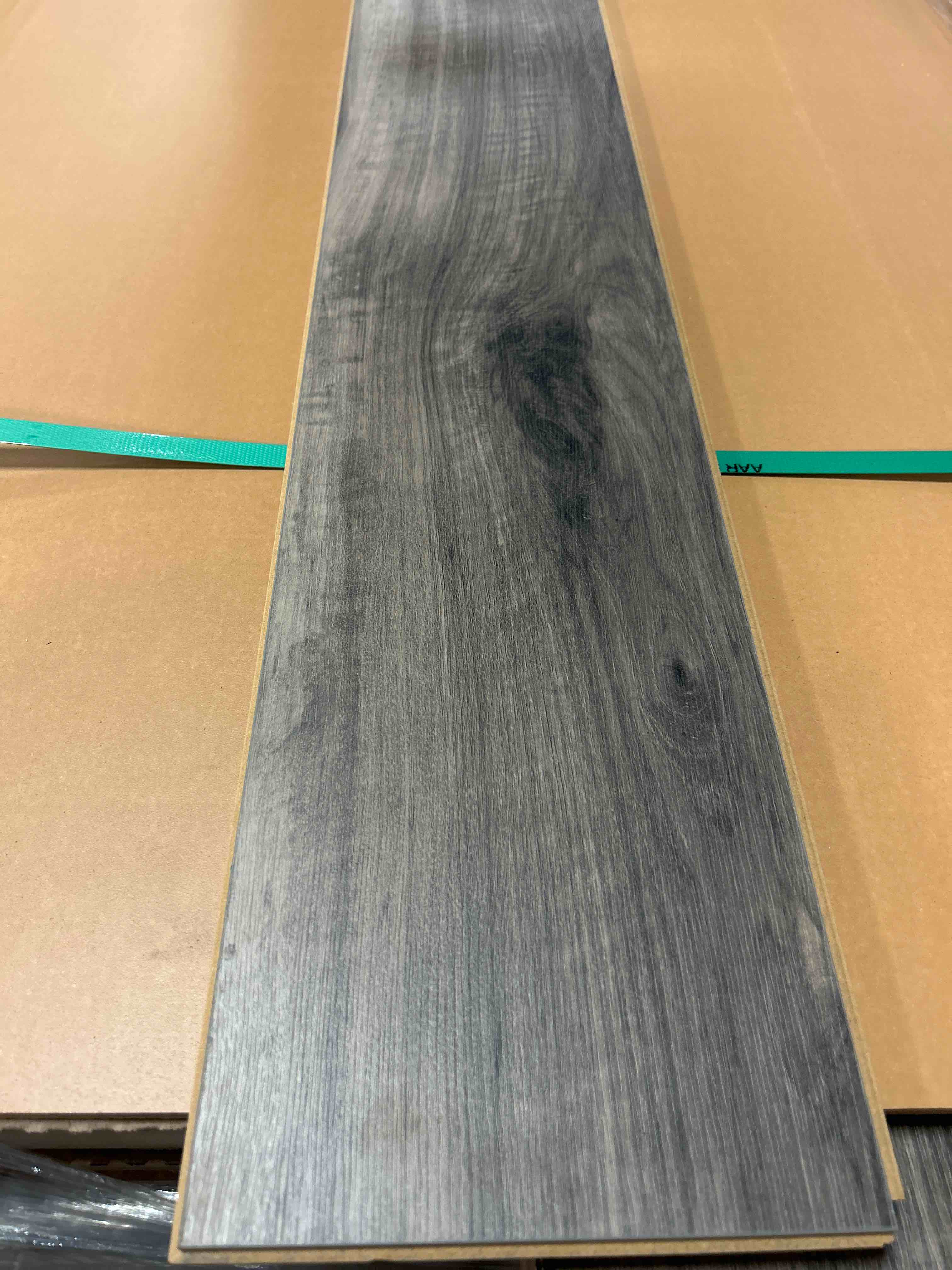 Laminate Wood Flooring (17 sq ft/ Box) 56 Boxes = 952 Sq Ft Bid per sq ft 