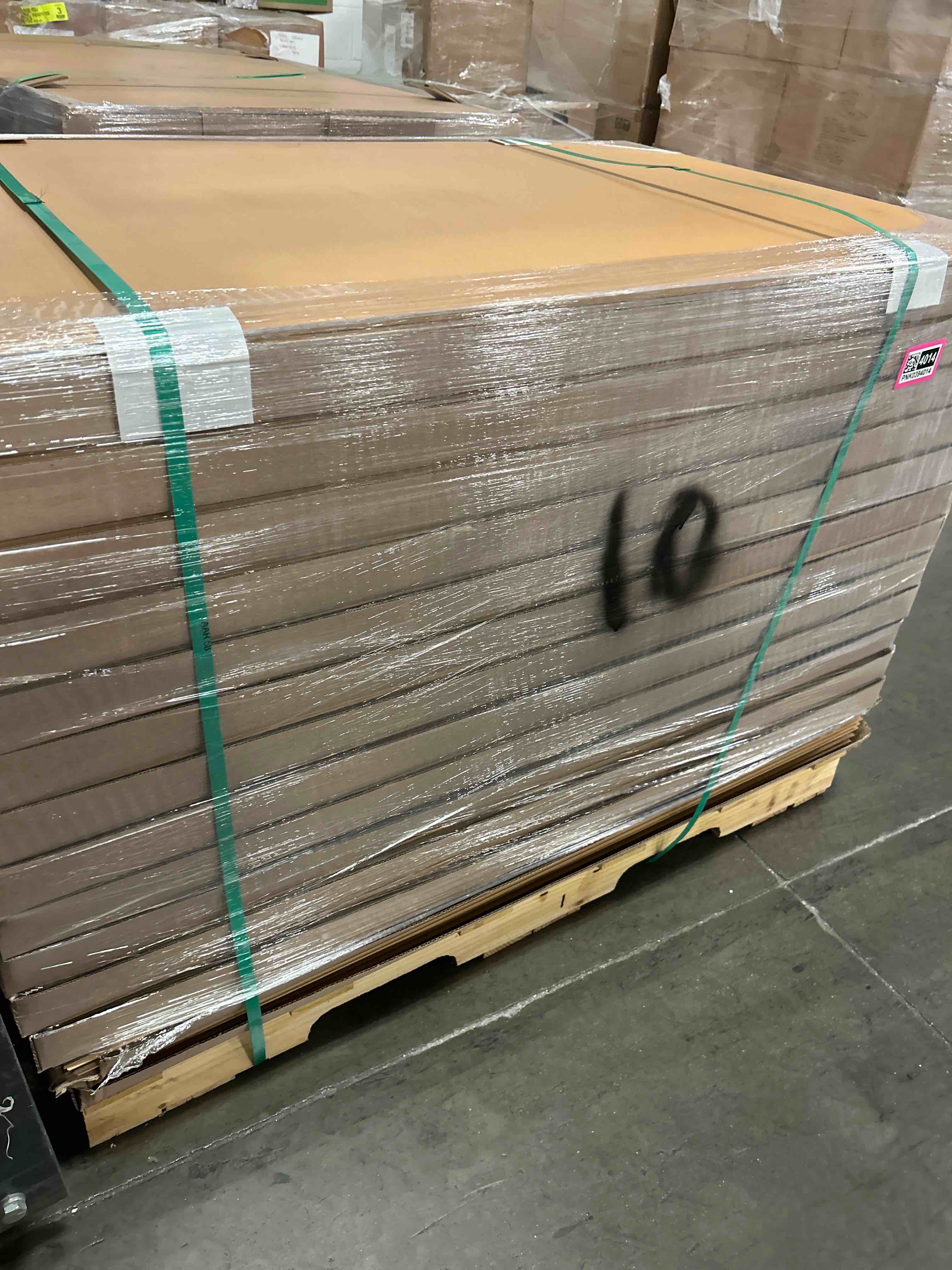 https://s3.amazonaws.com/lotting-images-prod/bidfta/PNK0394014_1729704592409.jpeg
