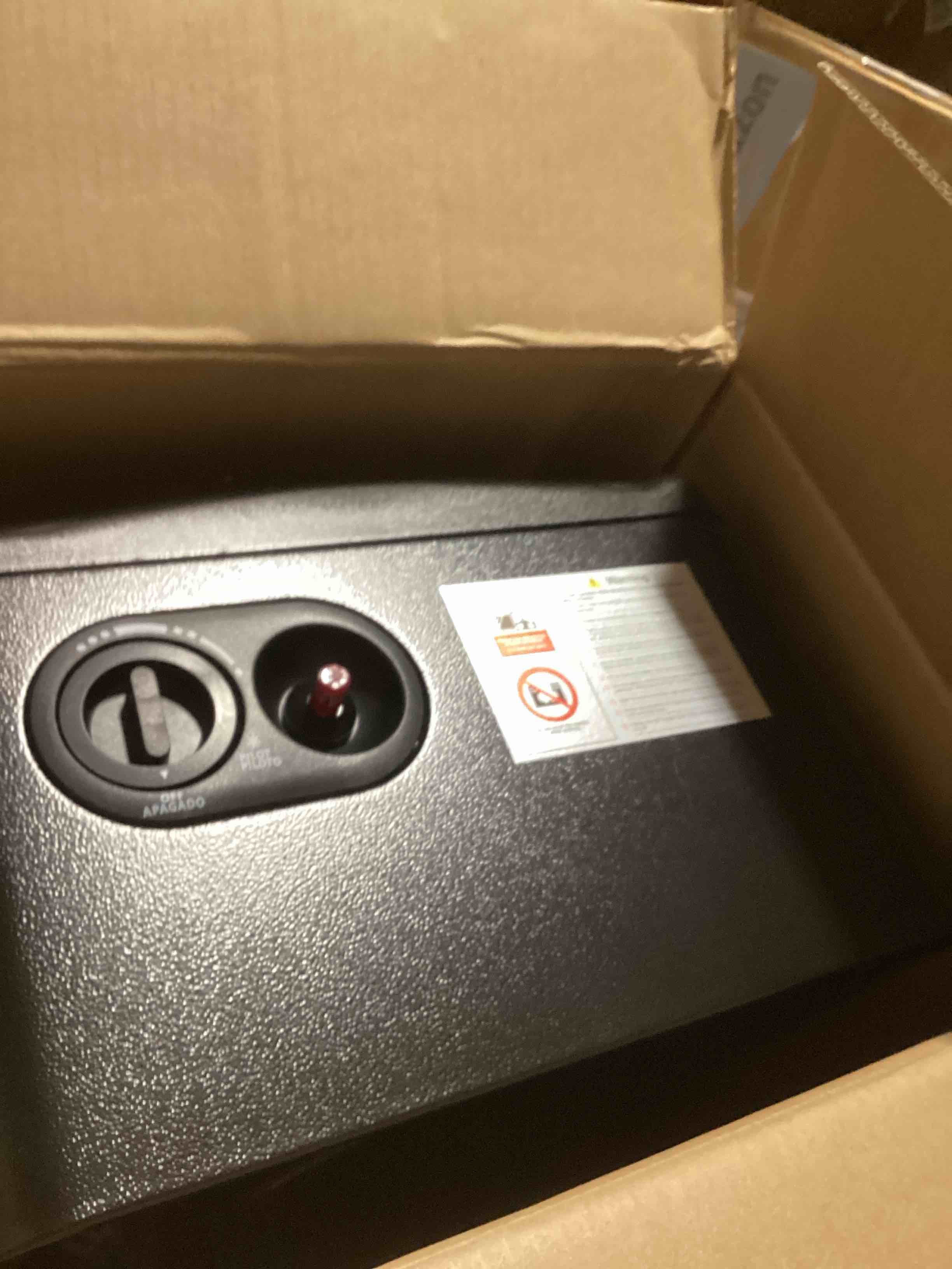 https://s3.amazonaws.com/lotting-images-prod/bidfta/PNK0434532_1730201384828.jpeg