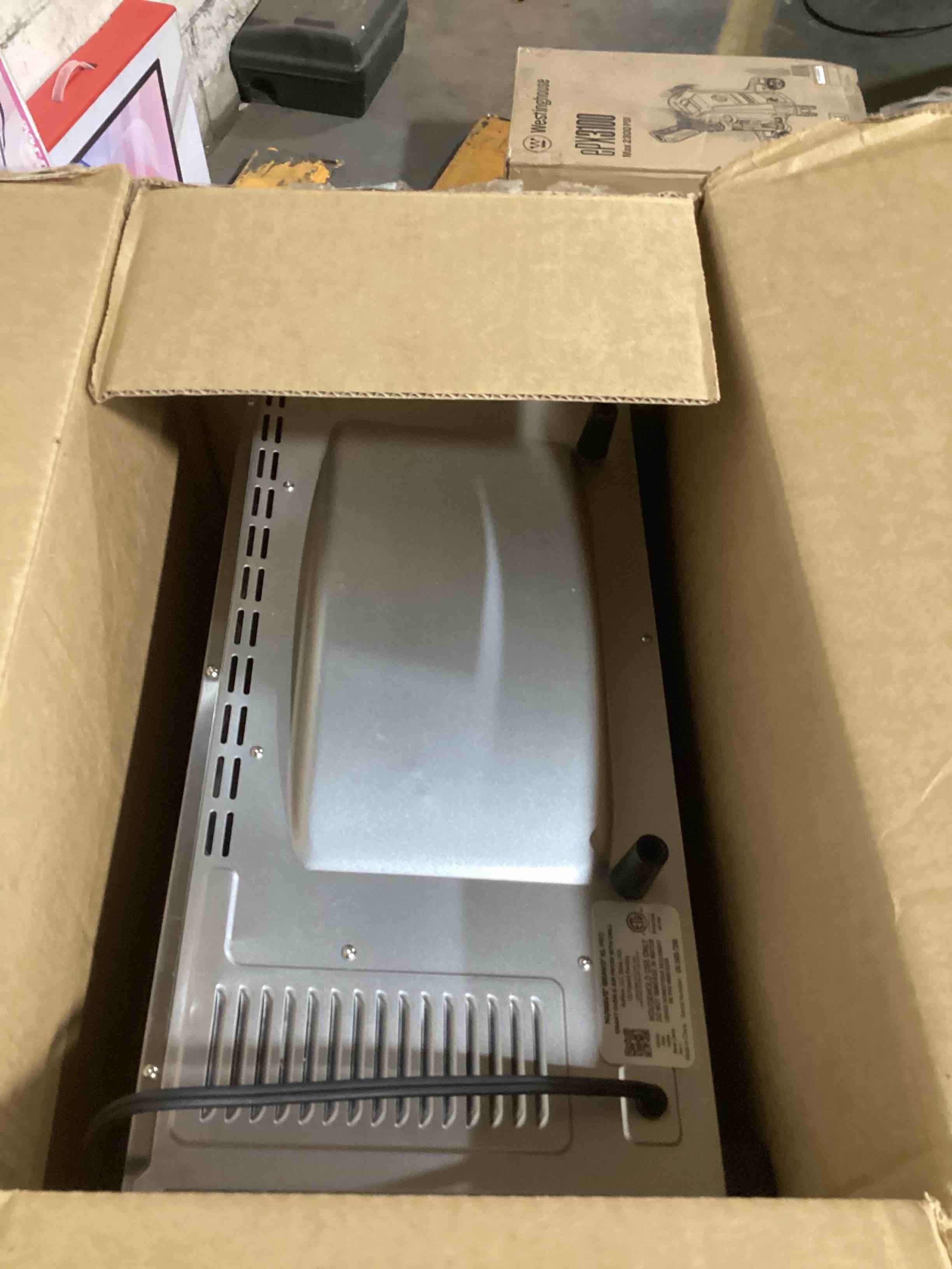 https://s3.amazonaws.com/lotting-images-prod/bidfta/PNK0434852_1729881217847.jpeg