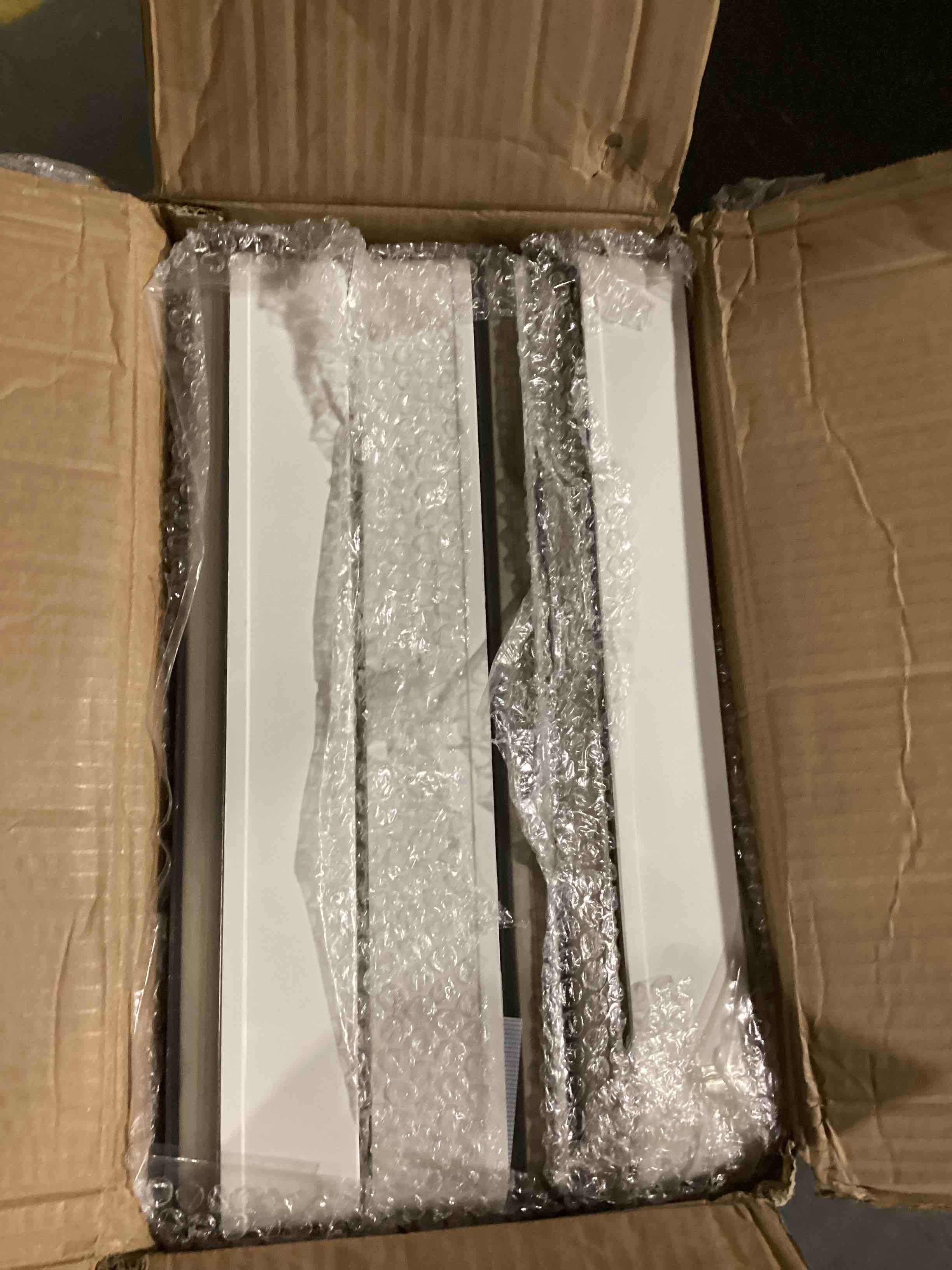 https://s3.amazonaws.com/lotting-images-prod/bidfta/PNK0435056_1729792204384.jpeg