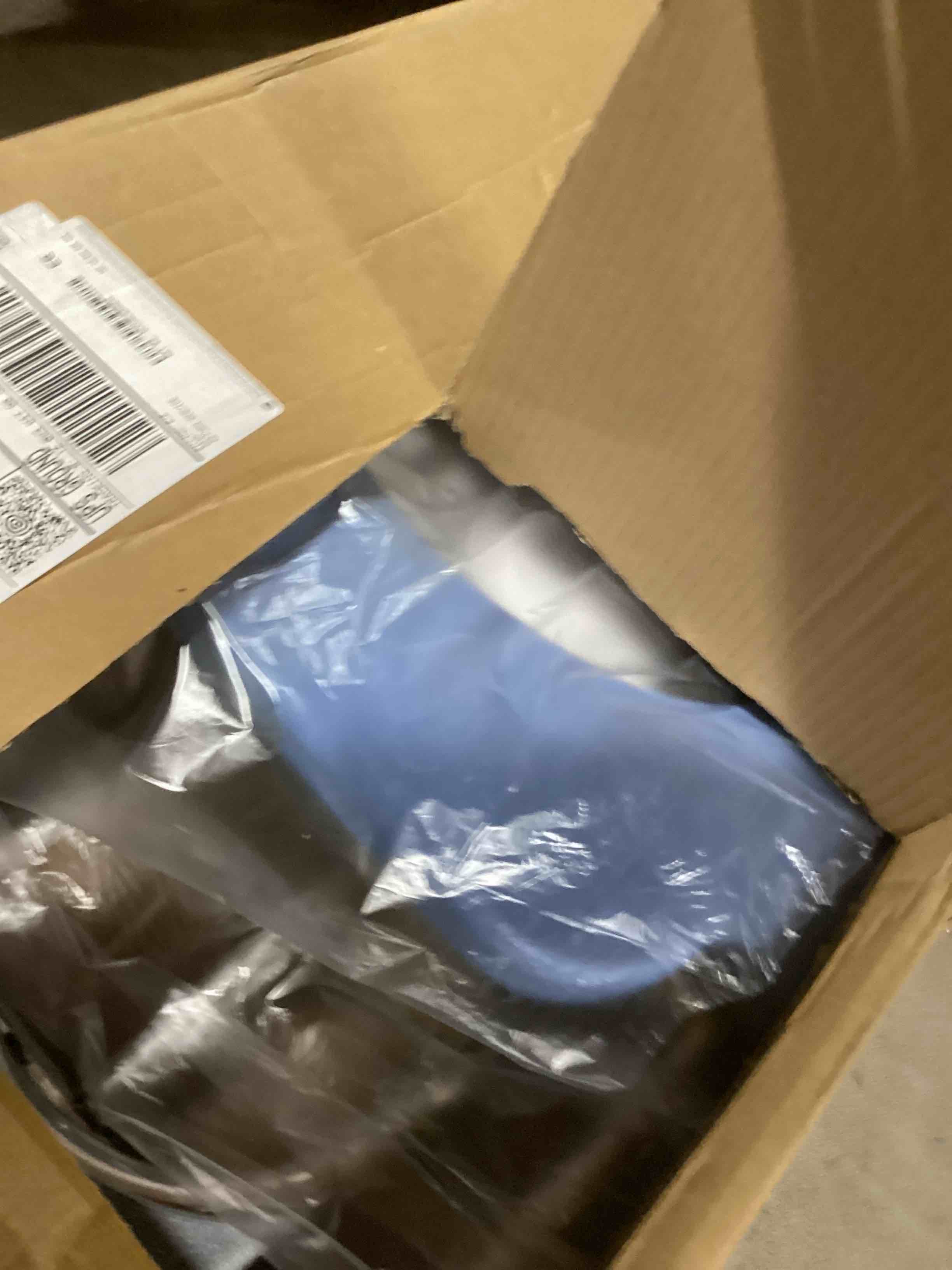 https://s3.amazonaws.com/lotting-images-prod/bidfta/PNK0435639_1729358905964.jpeg