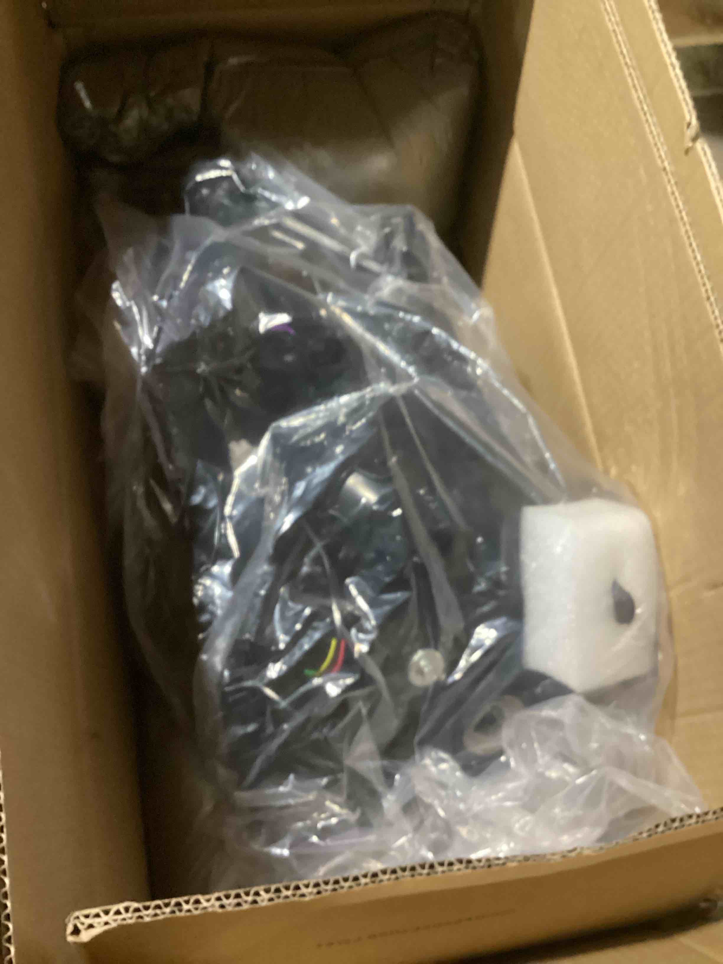 https://s3.amazonaws.com/lotting-images-prod/bidfta/PNK0435730_1729273656910.jpeg