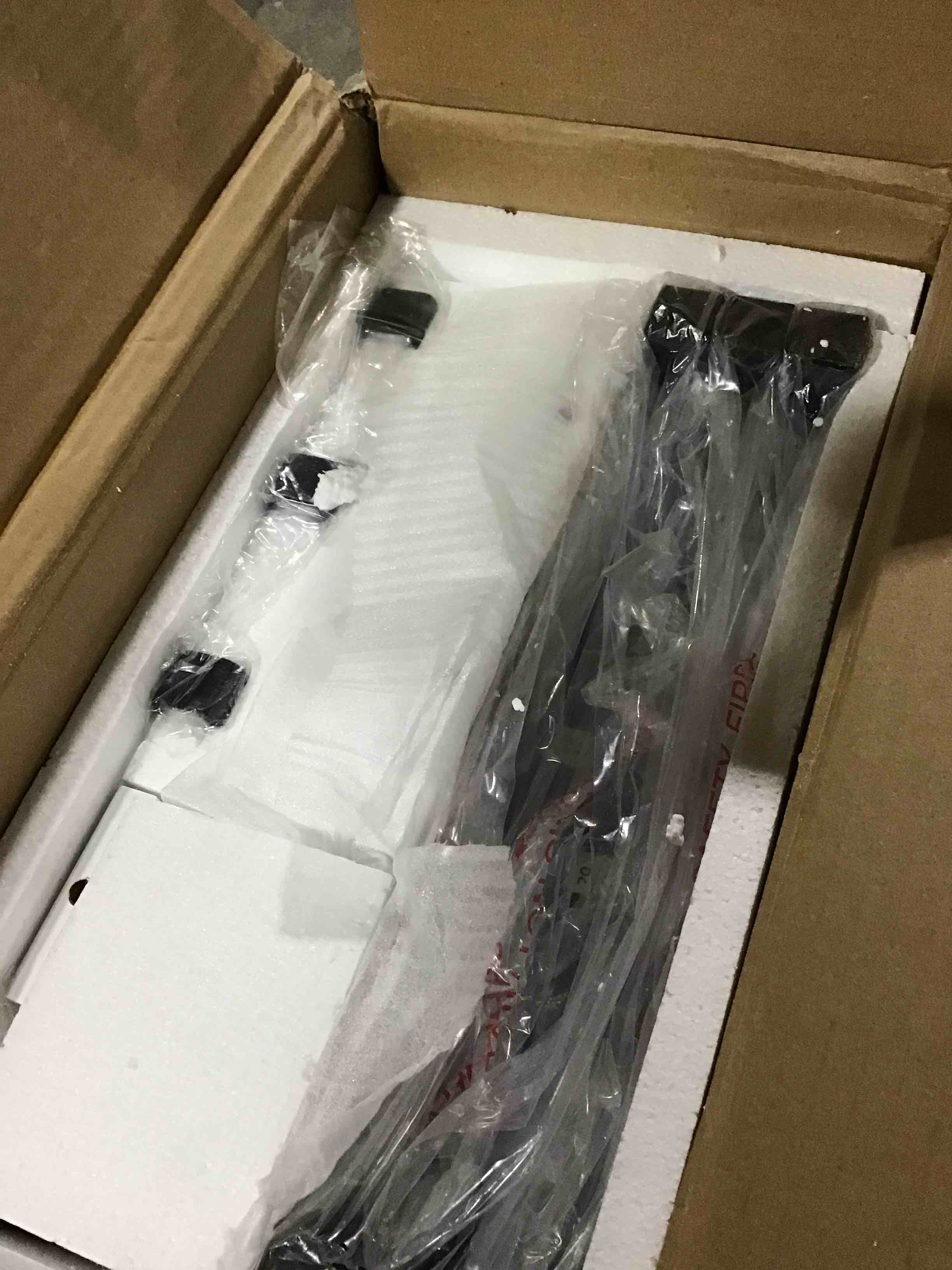 https://s3.amazonaws.com/lotting-images-prod/bidfta/PNK0438979_1730141993526.jpeg