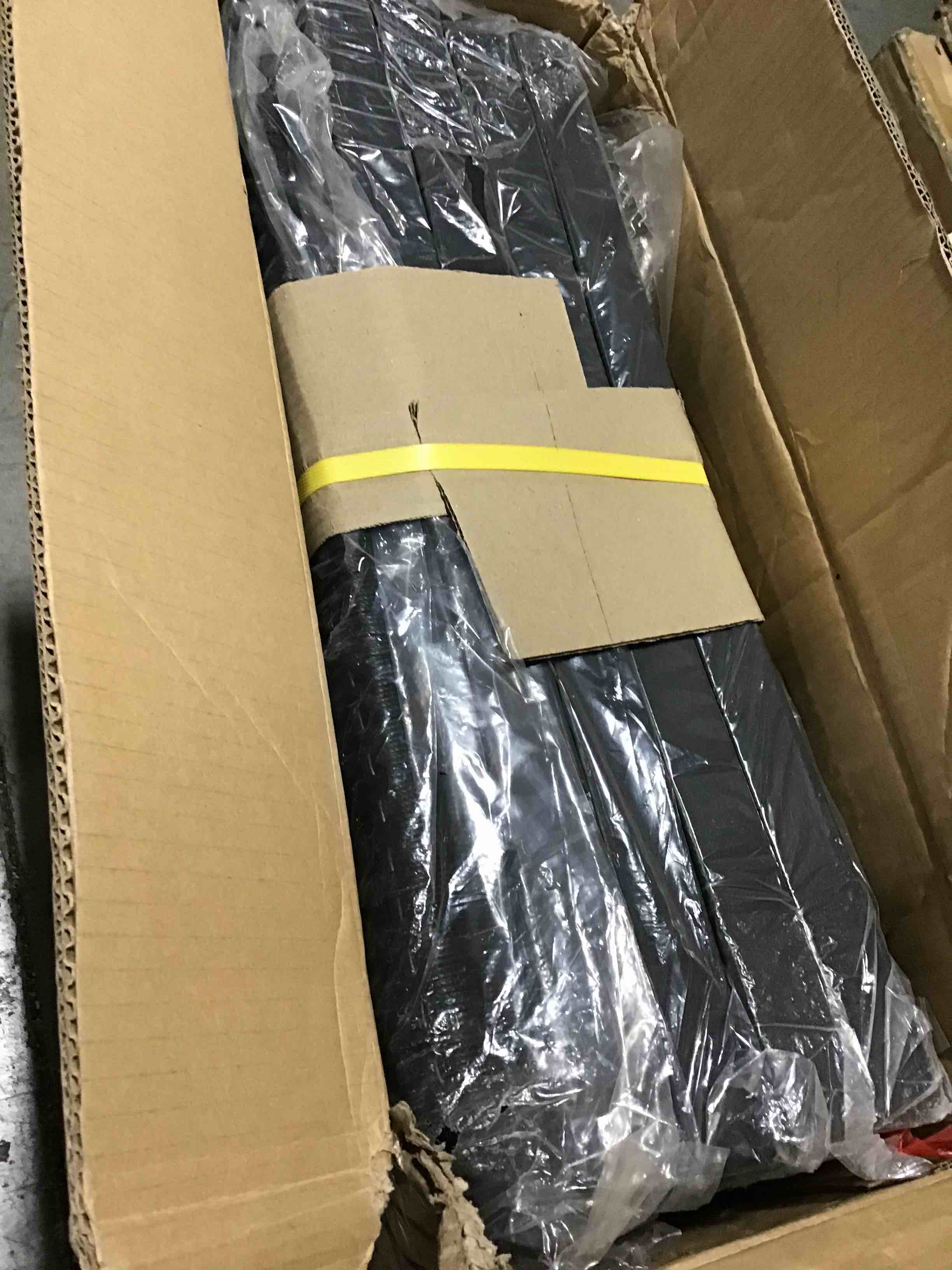 https://s3.amazonaws.com/lotting-images-prod/bidfta/PNK0440058_1734626607875.jpeg