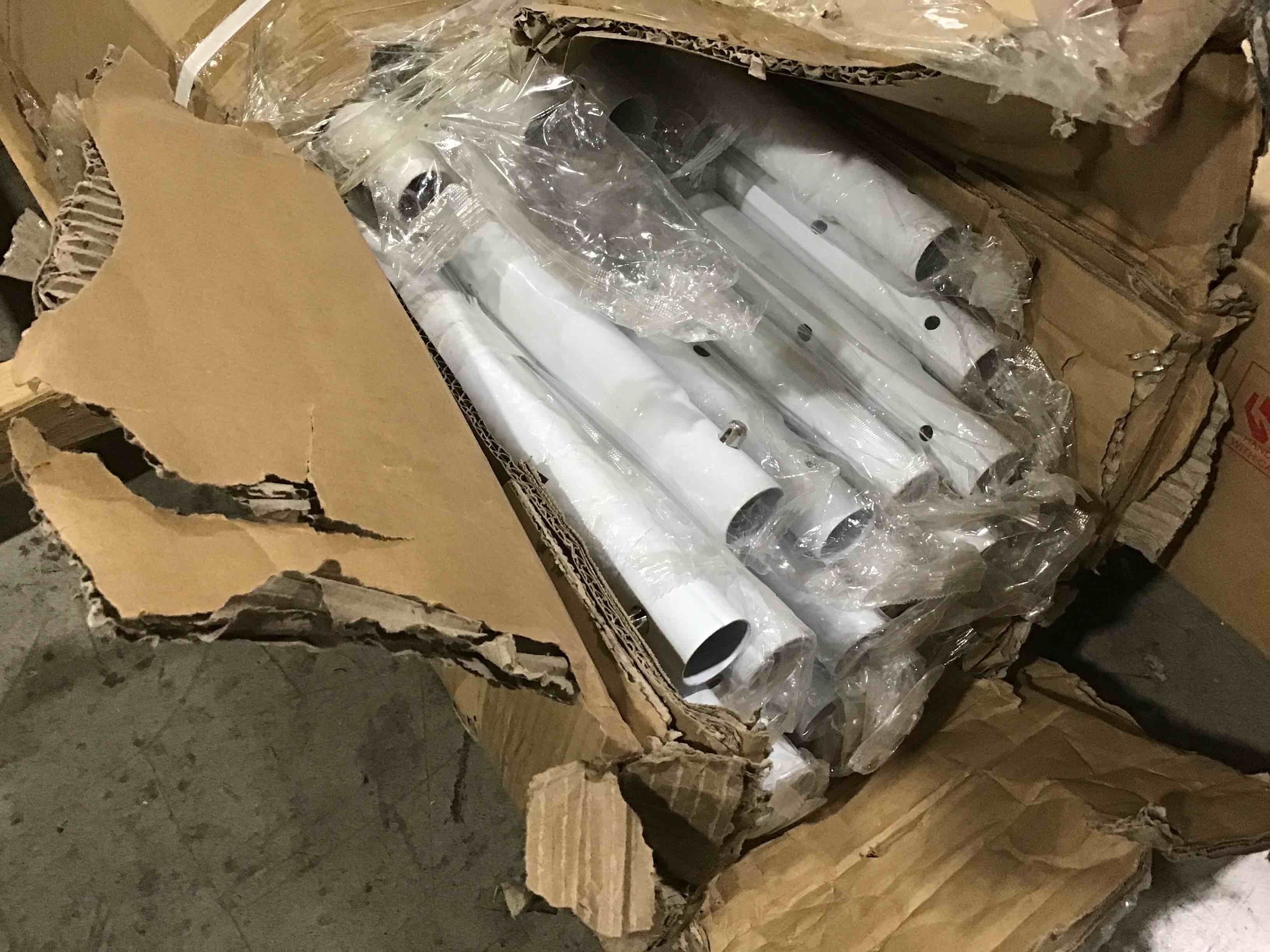 https://s3.amazonaws.com/lotting-images-prod/bidfta/PNK0440378_1733768116670.jpeg