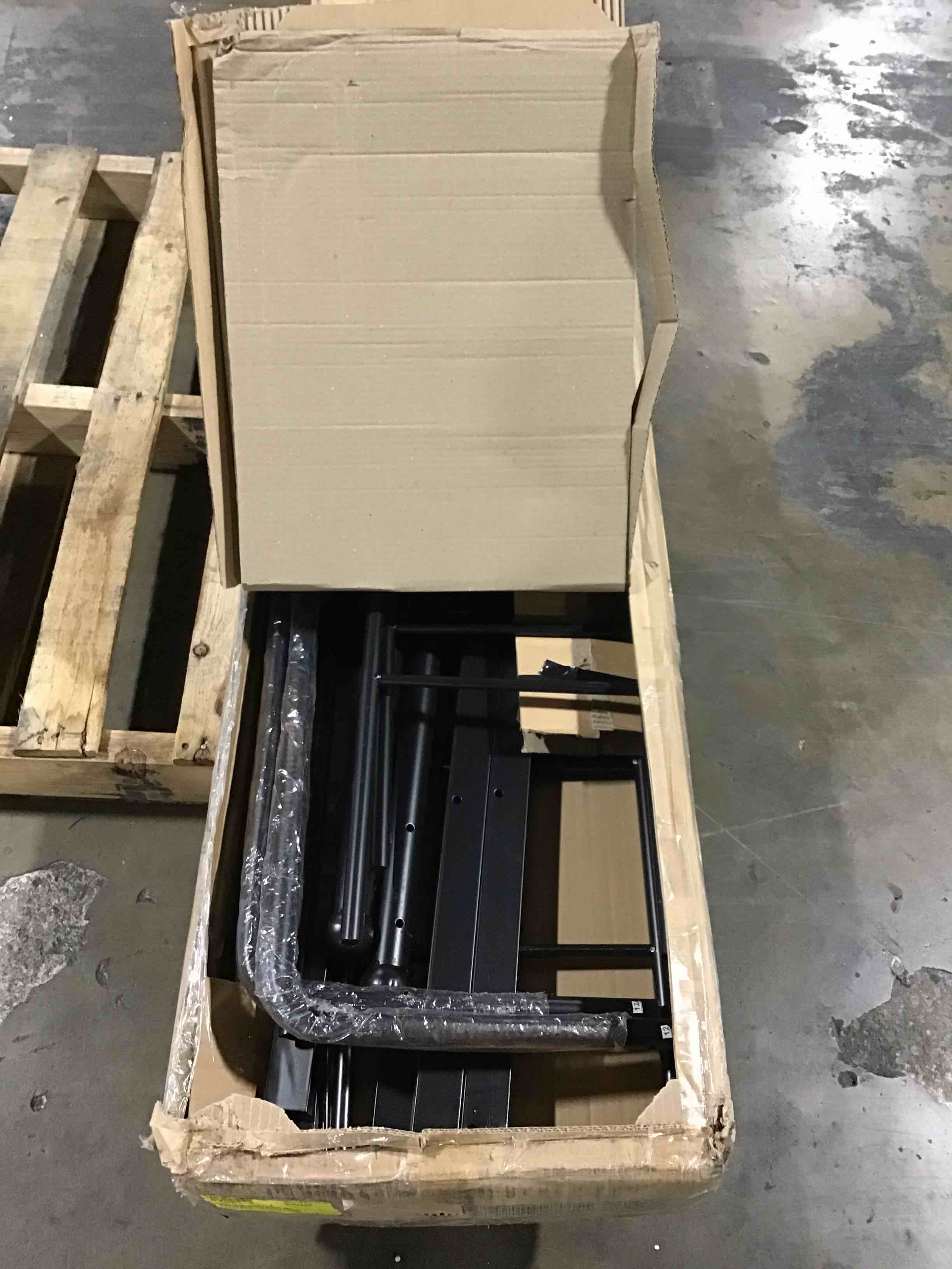 https://s3.amazonaws.com/lotting-images-prod/bidfta/PNK0440981_1731515836246.jpeg