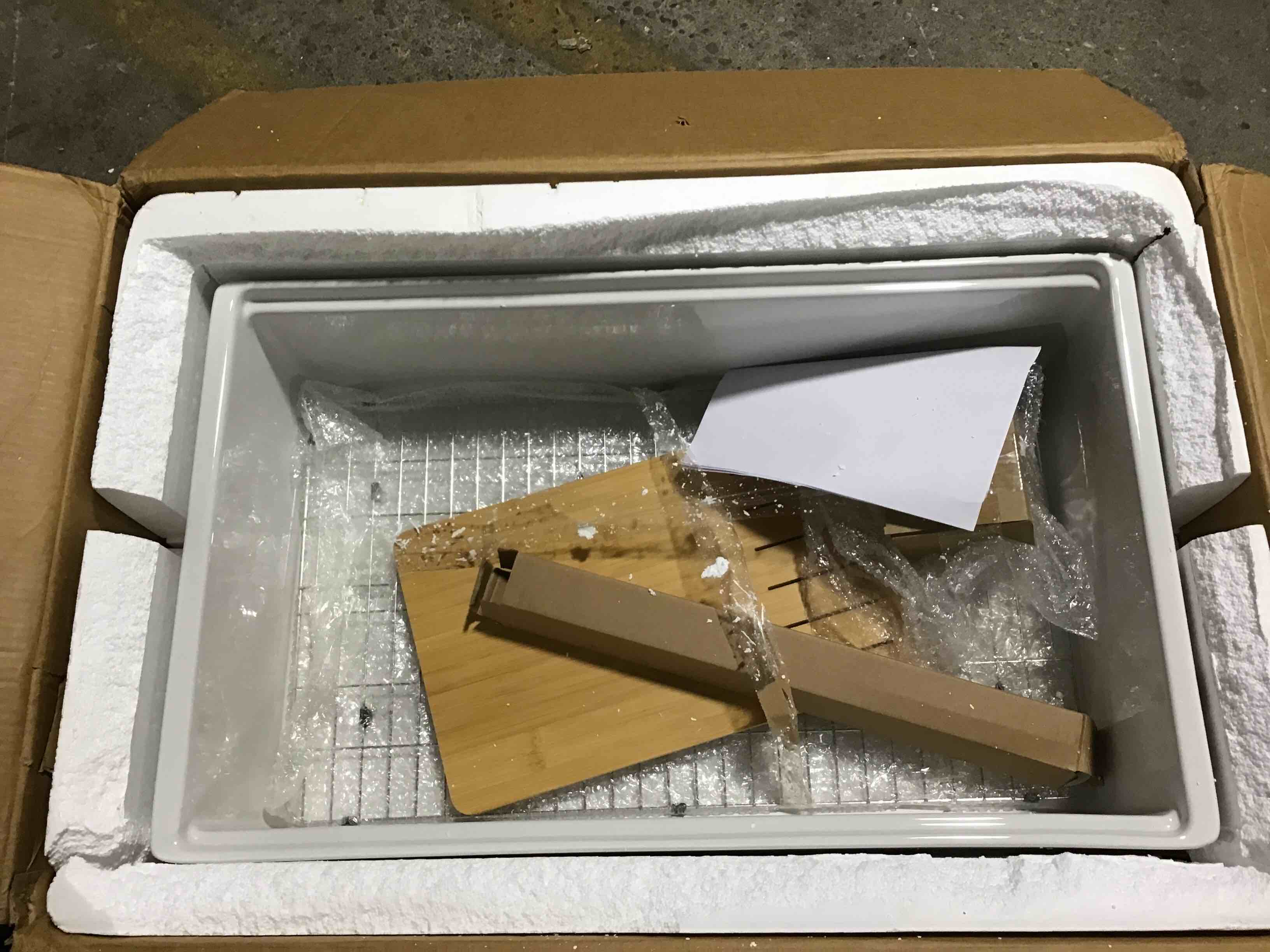 https://s3.amazonaws.com/lotting-images-prod/bidfta/PNK0441134_1731338623387.jpeg