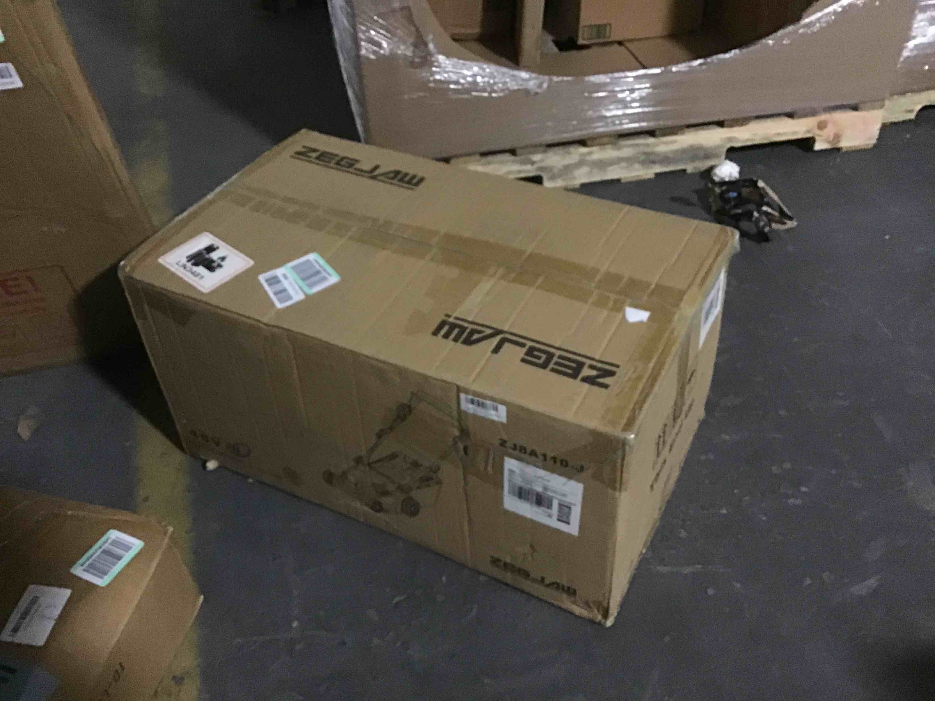 https://s3.amazonaws.com/lotting-images-prod/bidfta/PNK0441855_1730214631651.jpeg