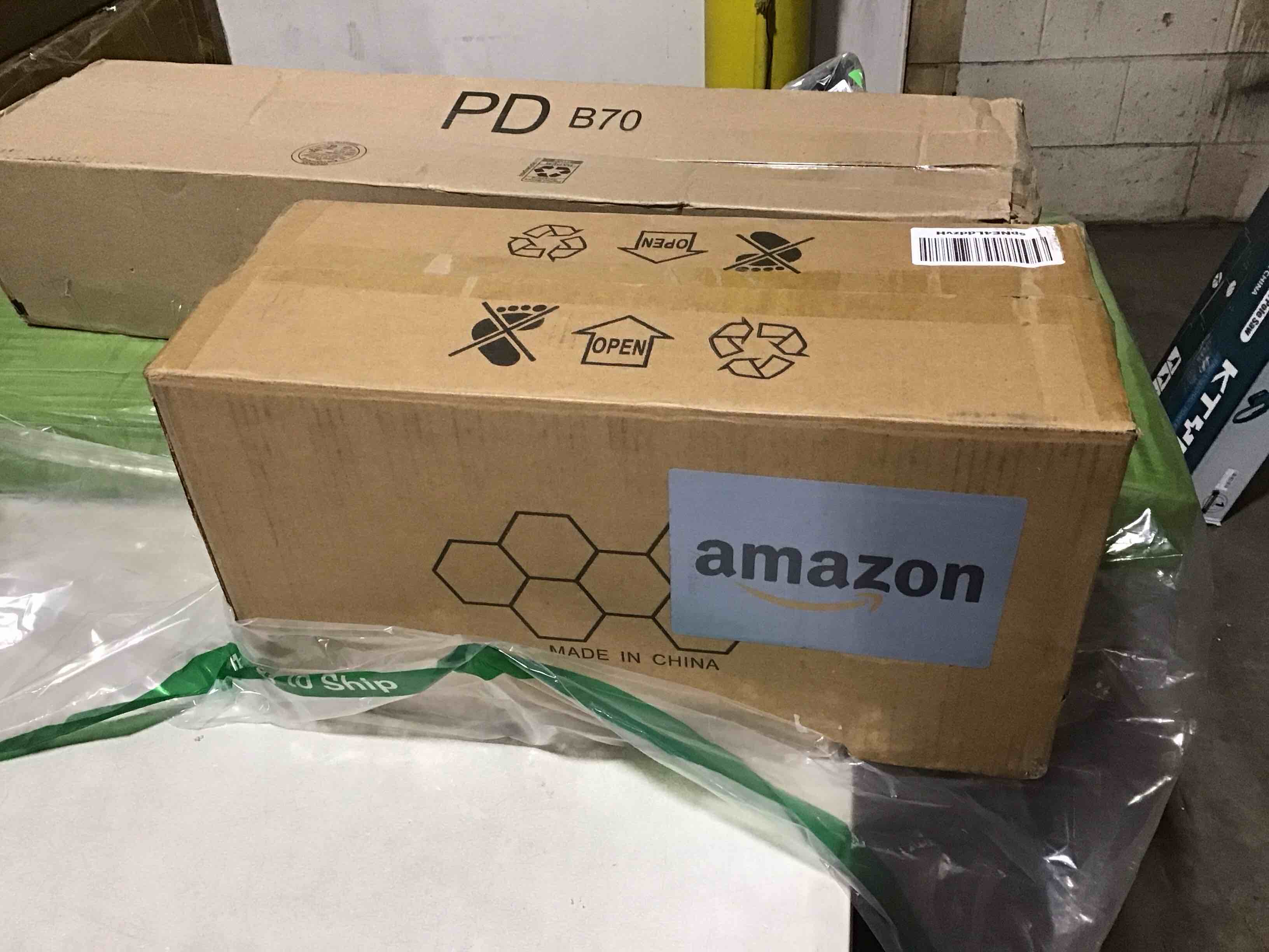 https://s3.amazonaws.com/lotting-images-prod/bidfta/PNK0441997_1730125705227.jpeg