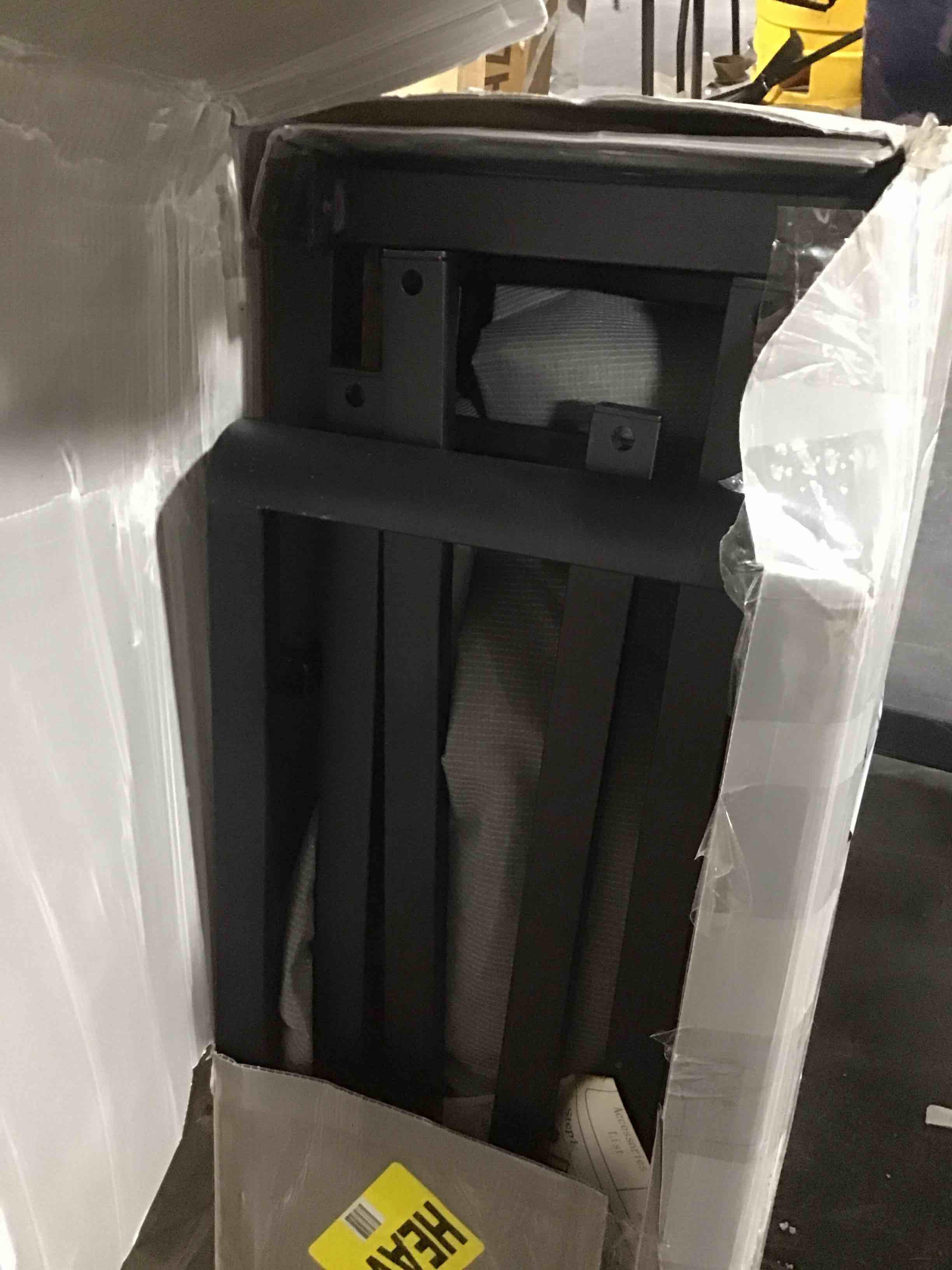 https://s3.amazonaws.com/lotting-images-prod/bidfta/PNK0442335_1730308714987.jpeg