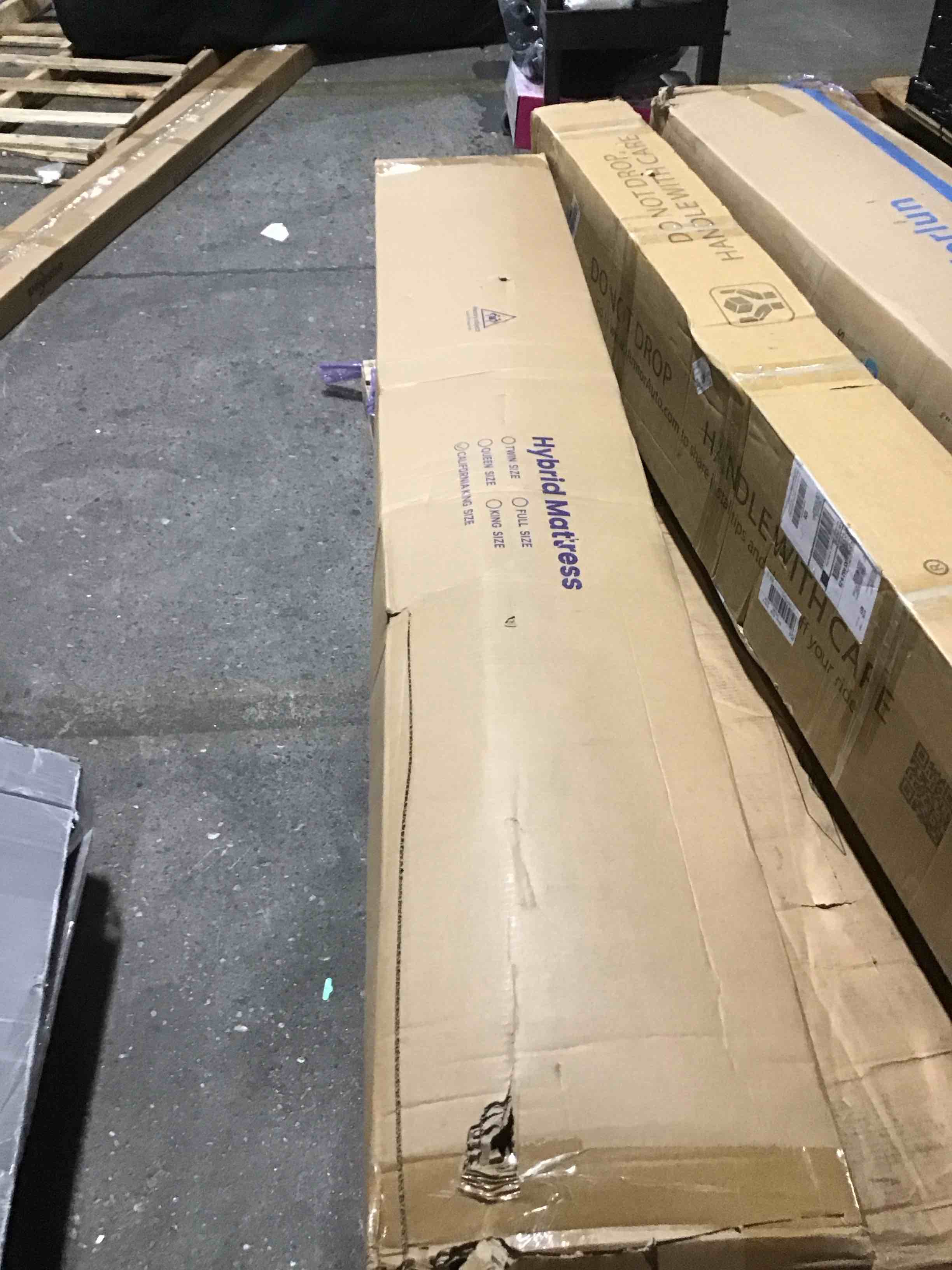 https://s3.amazonaws.com/lotting-images-prod/bidfta/PNK0442417_1730223750362.jpeg