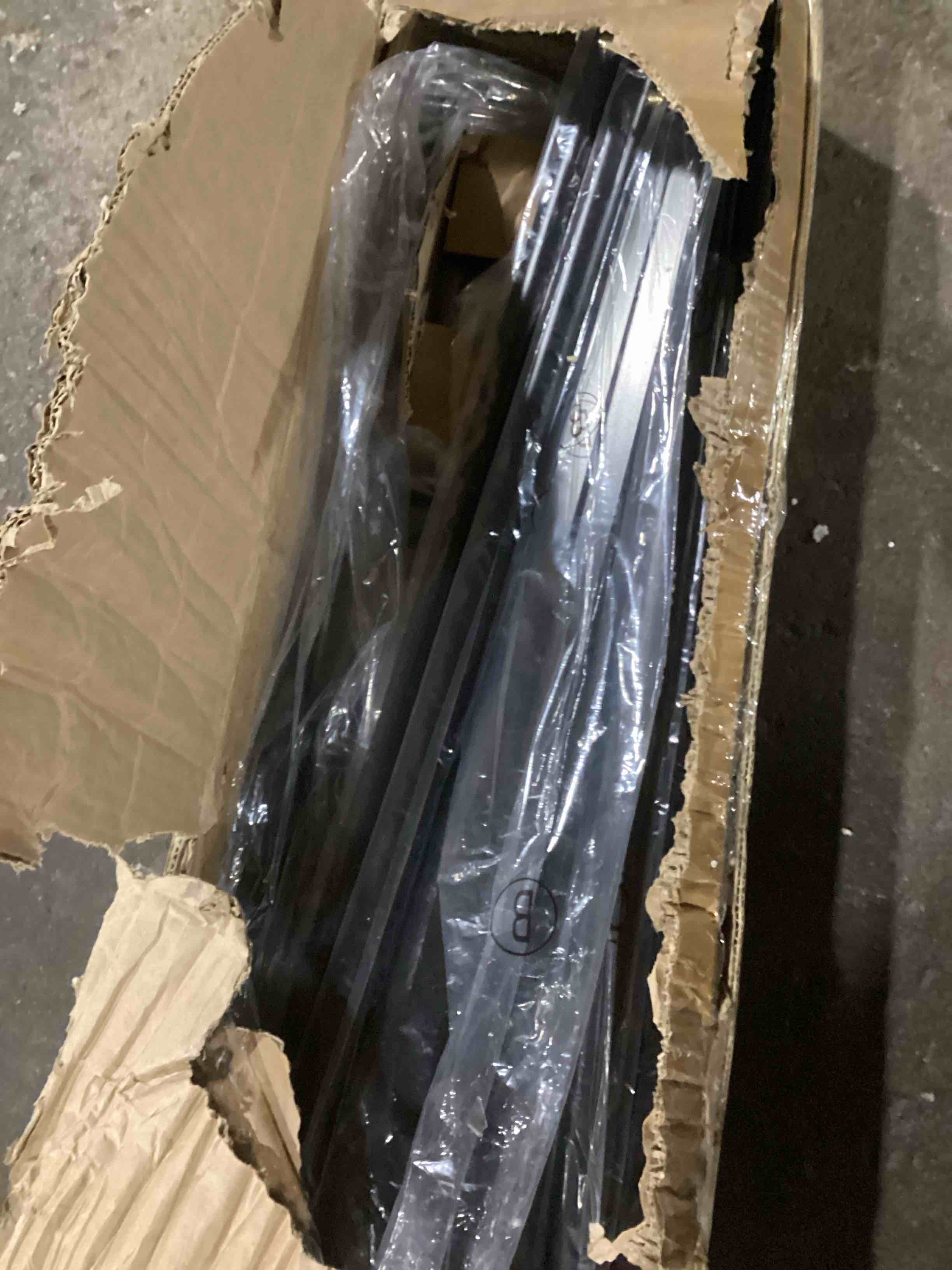 https://s3.amazonaws.com/lotting-images-prod/bidfta/PNK0442930_1729781634756.jpeg