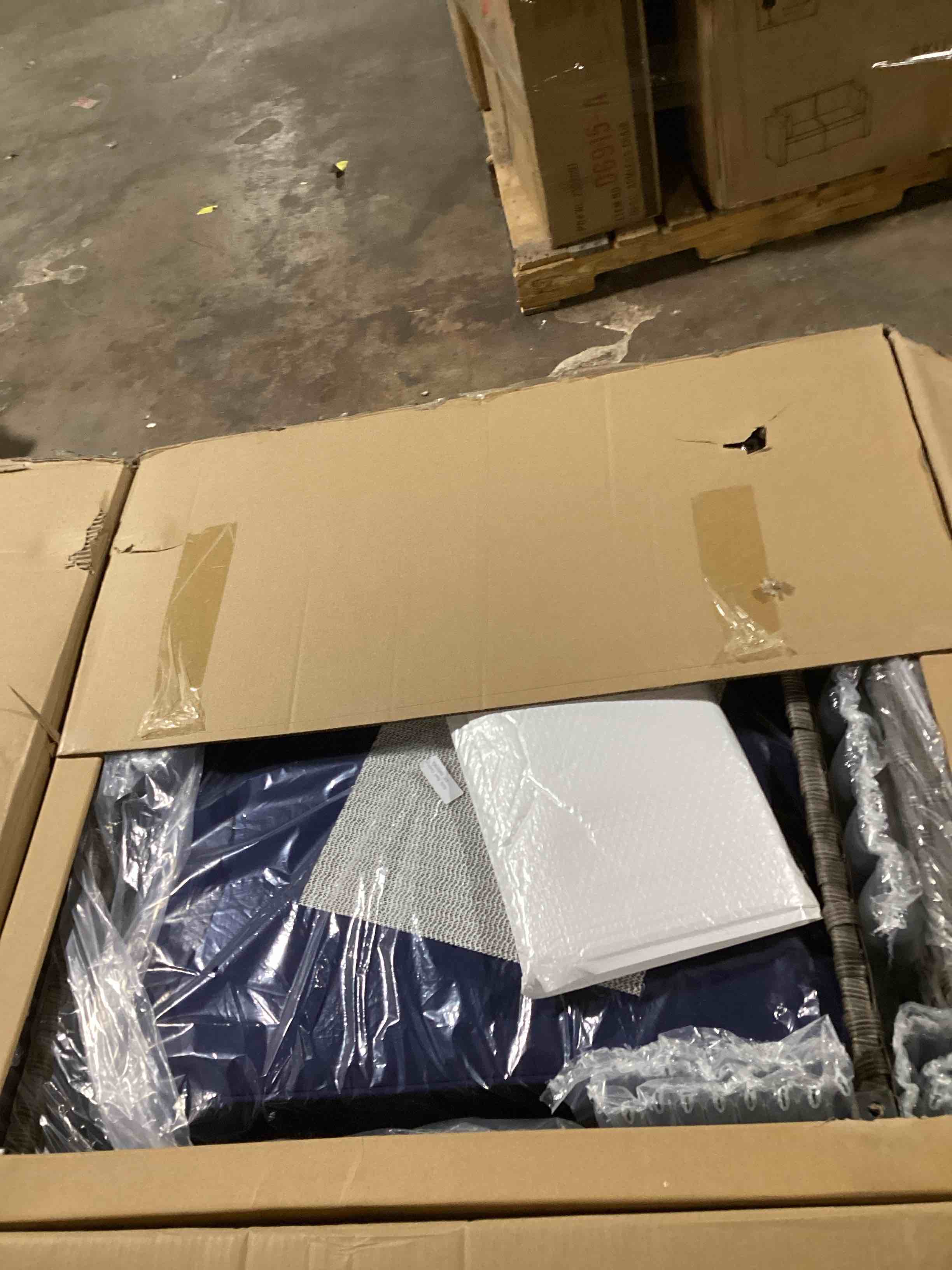 https://s3.amazonaws.com/lotting-images-prod/bidfta/PNK0443260_1729624883944.jpeg