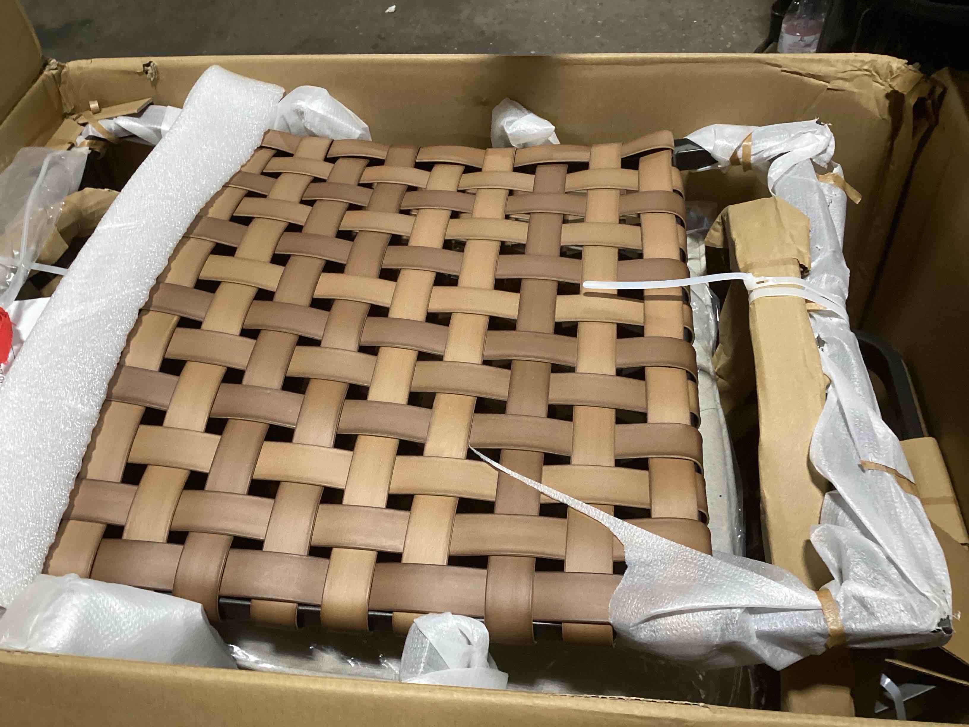 https://s3.amazonaws.com/lotting-images-prod/bidfta/PNK0443442_1729540237757.jpeg