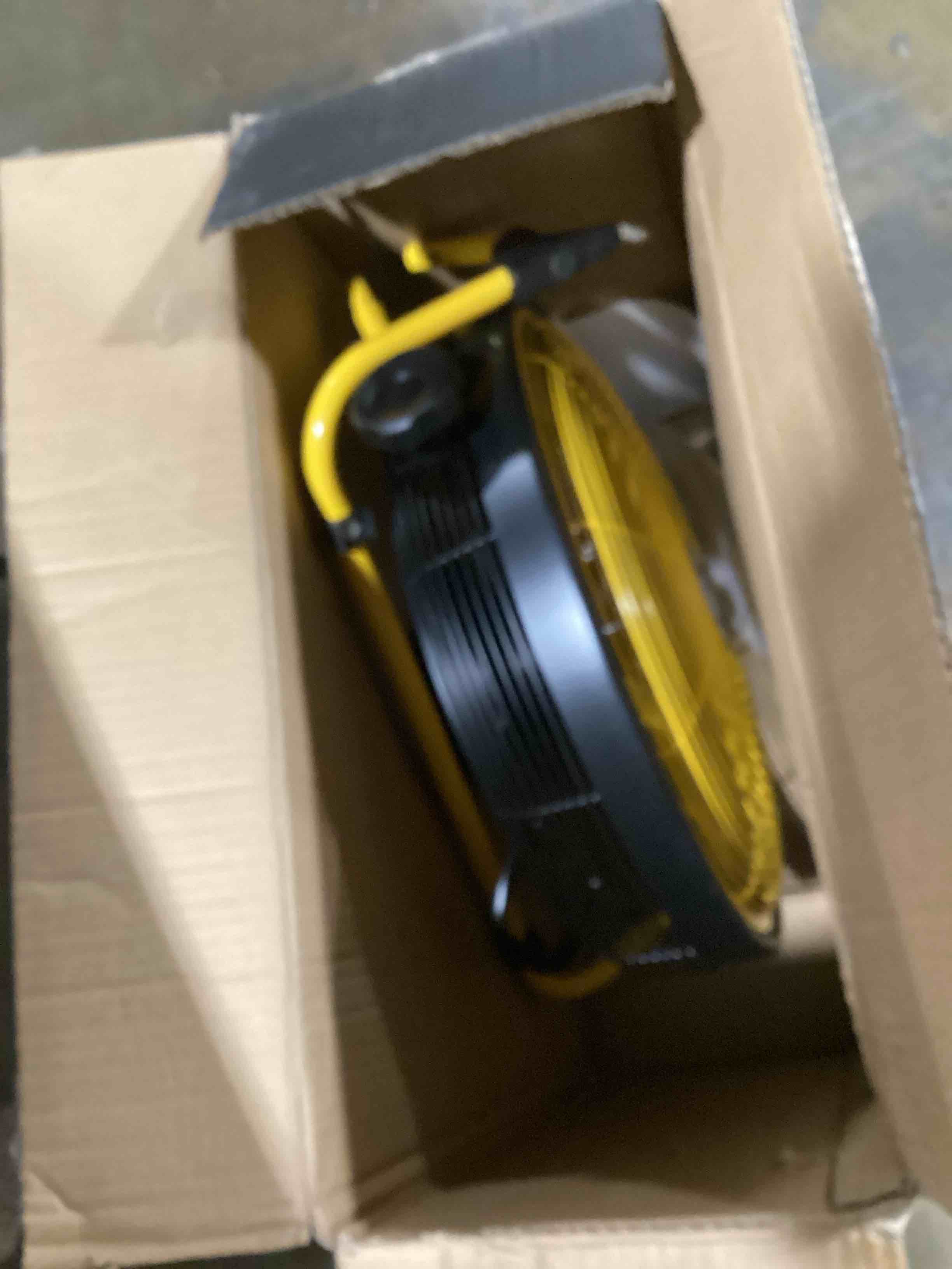https://s3.amazonaws.com/lotting-images-prod/bidfta/PNK0443481_1729530561938.jpeg