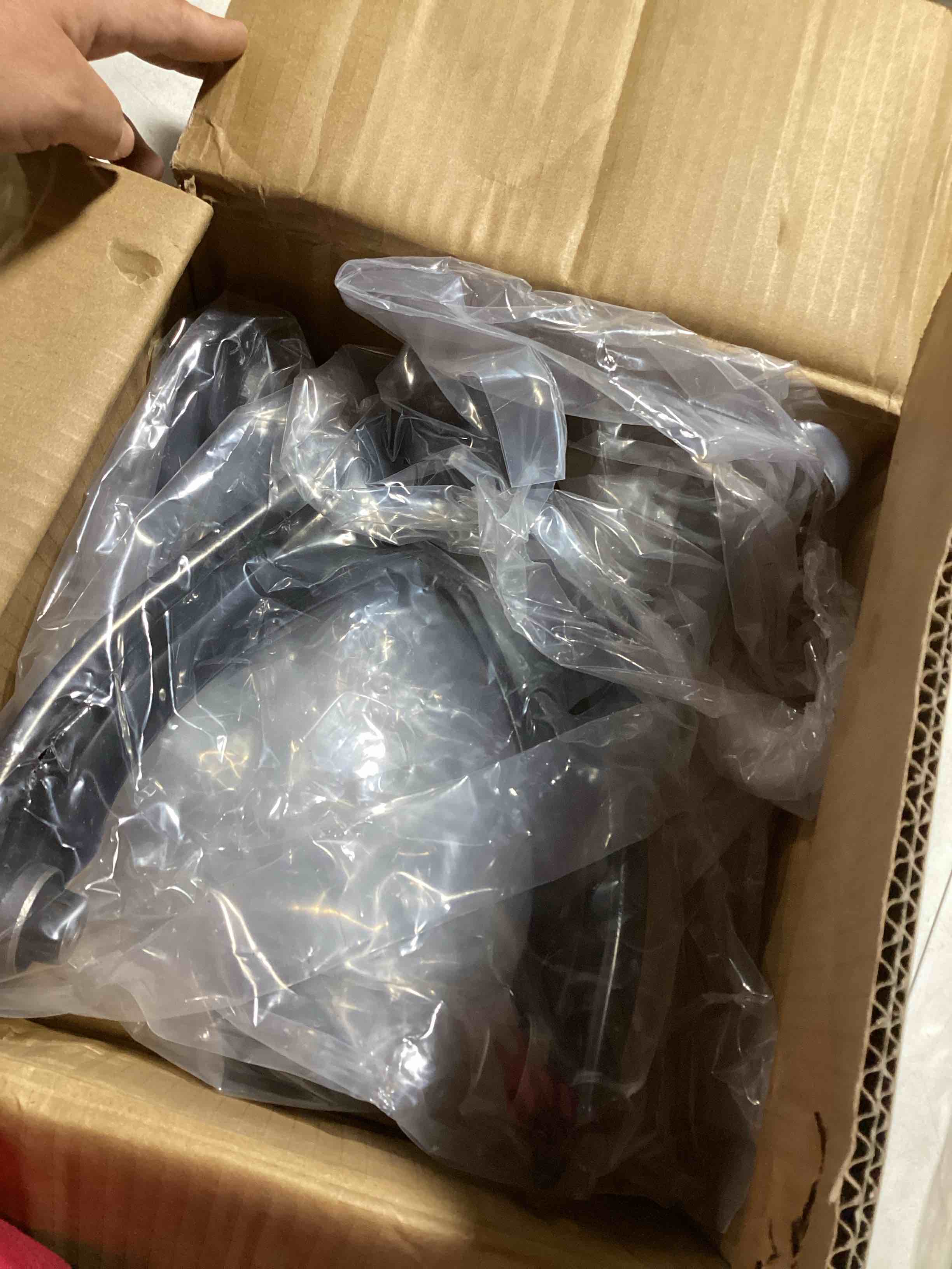 https://s3.amazonaws.com/lotting-images-prod/bidfta/PNK0444785_1730380444314.jpeg