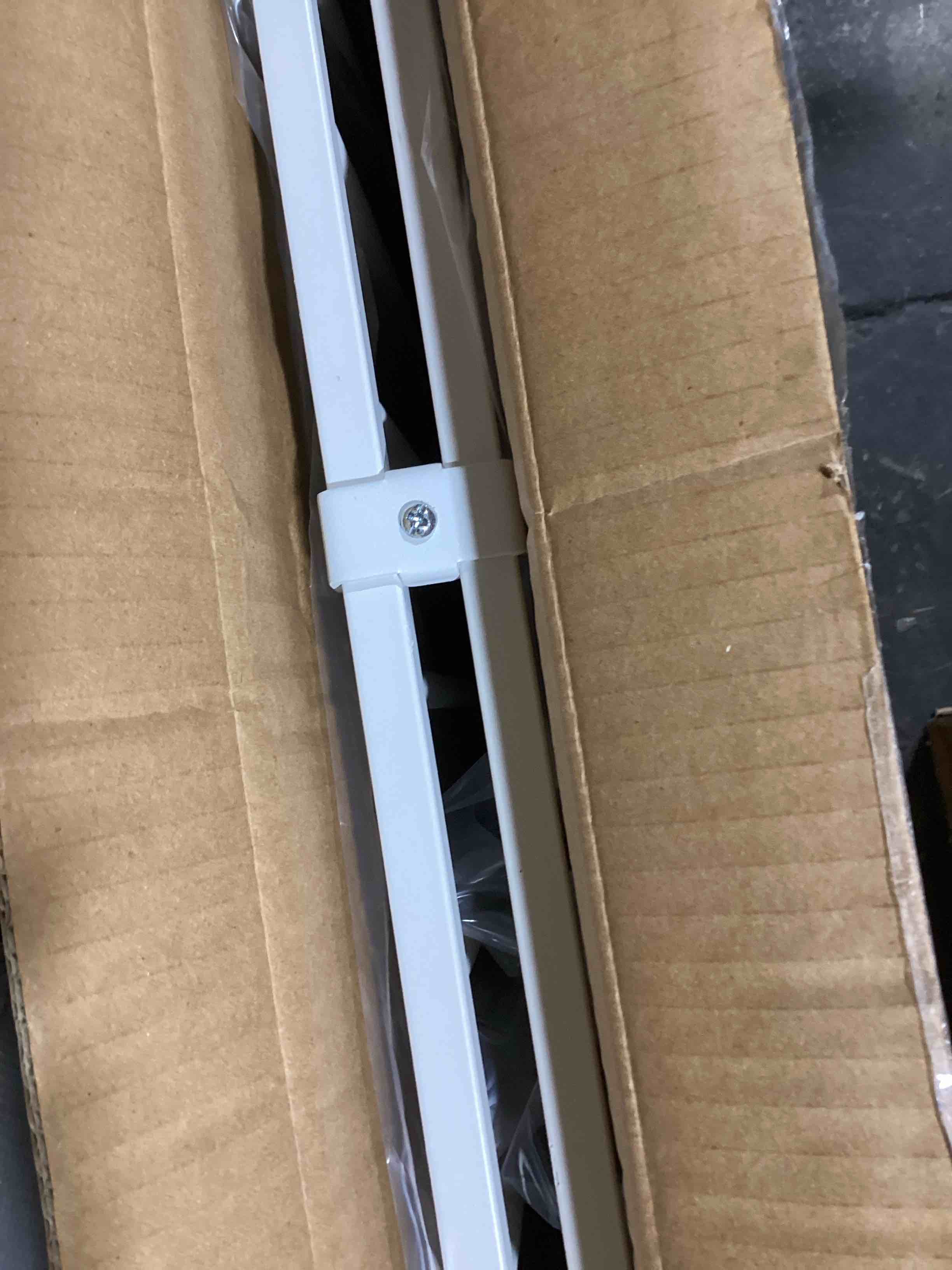 https://s3.amazonaws.com/lotting-images-prod/bidfta/PNK0444847_1730318388431.jpeg