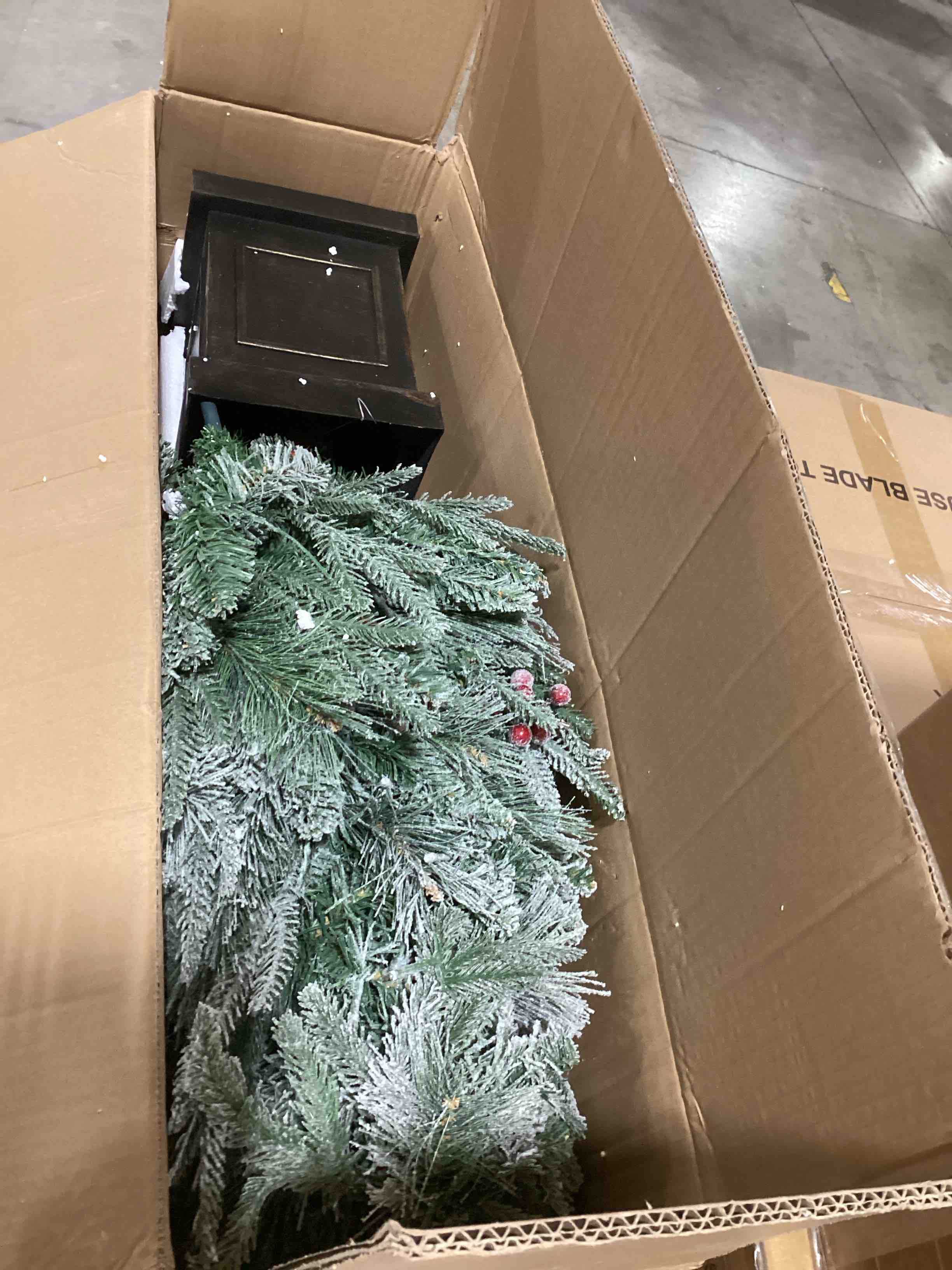 https://s3.amazonaws.com/lotting-images-prod/bidfta/PNK0446310_1736342303190.jpeg