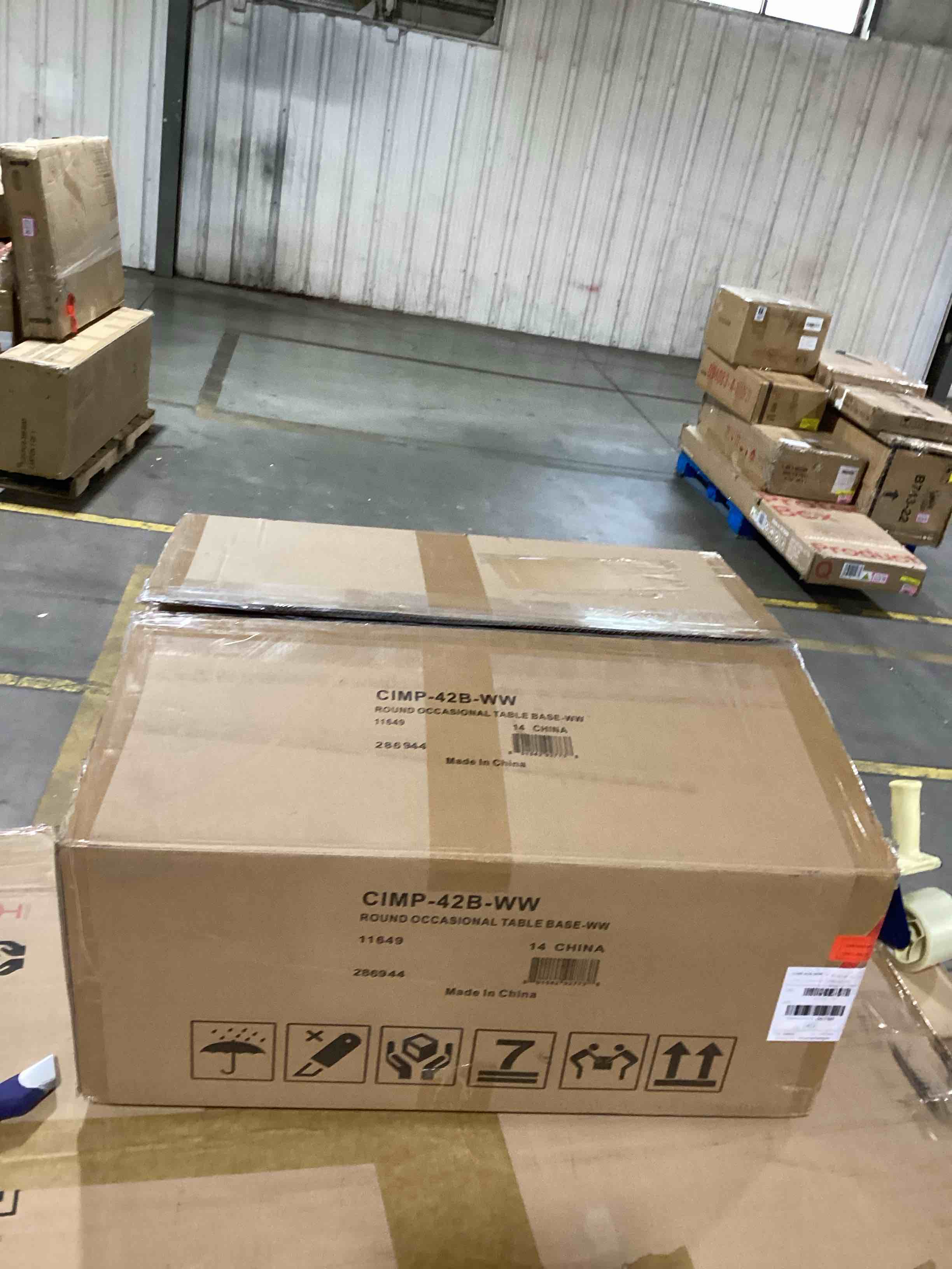 https://s3.amazonaws.com/lotting-images-prod/bidfta/PNK0446734_1735670598623.jpeg