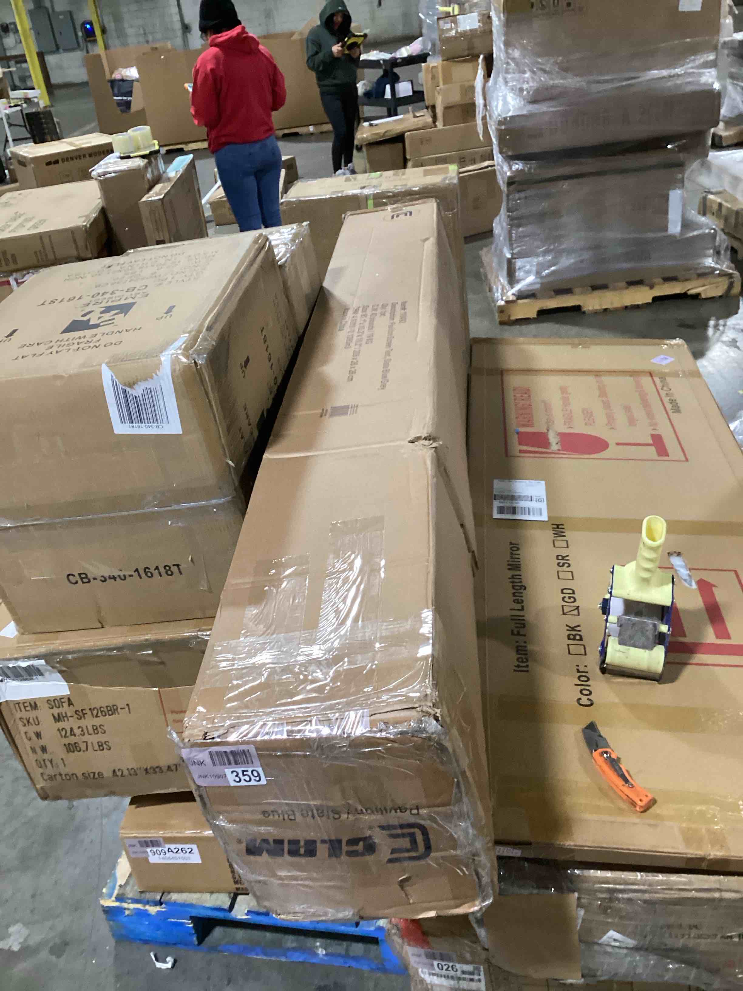https://s3.amazonaws.com/lotting-images-prod/bidfta/PNK0446882_1735648949486.jpeg