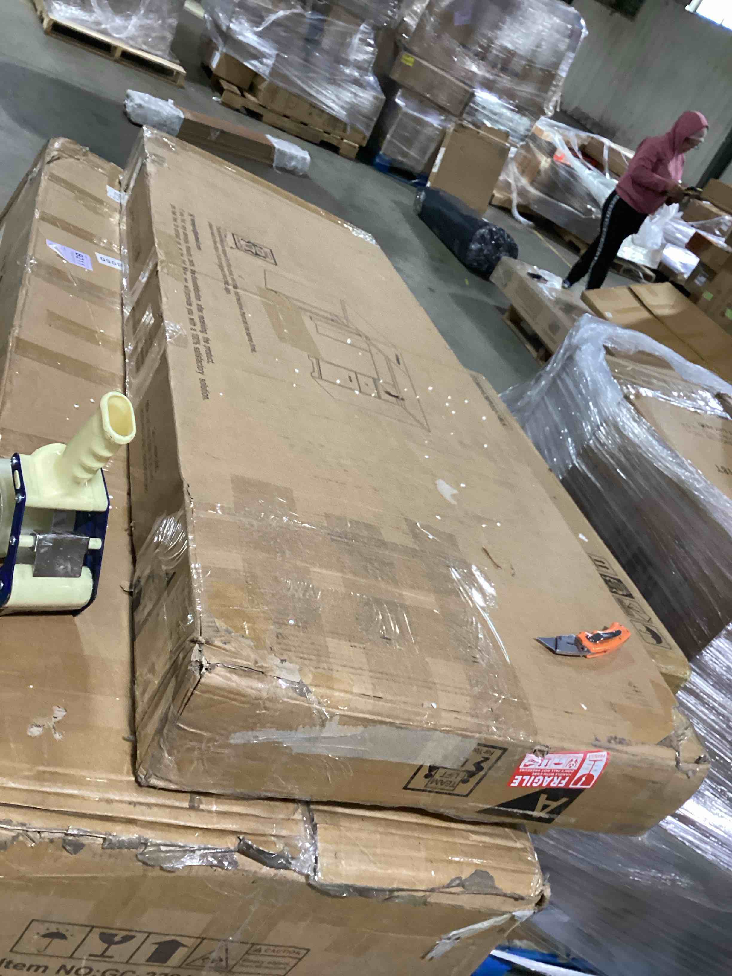 https://s3.amazonaws.com/lotting-images-prod/bidfta/PNK0446909_1735591549463.jpeg