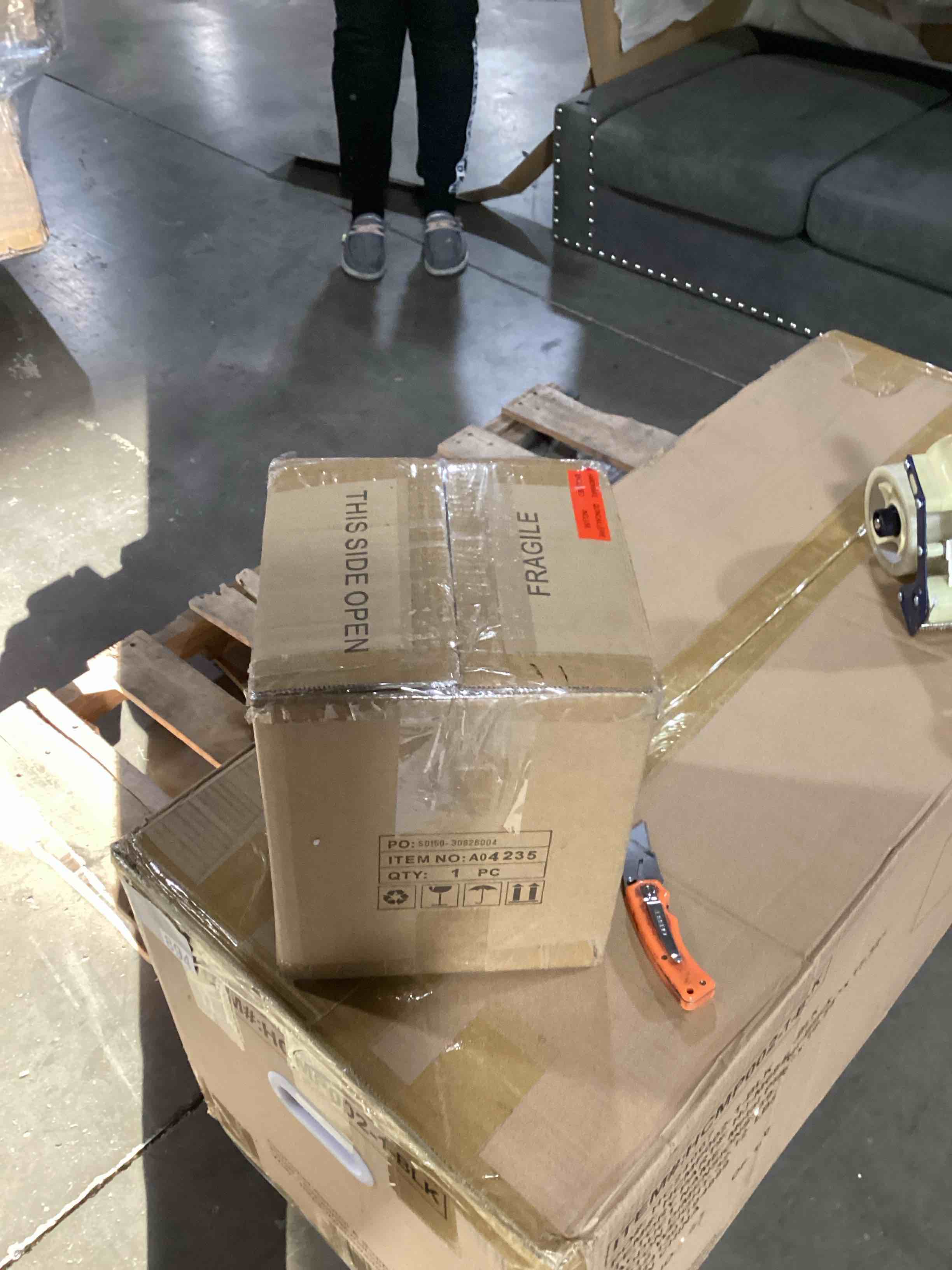 https://s3.amazonaws.com/lotting-images-prod/bidfta/PNK0446915_1735590378737.jpeg