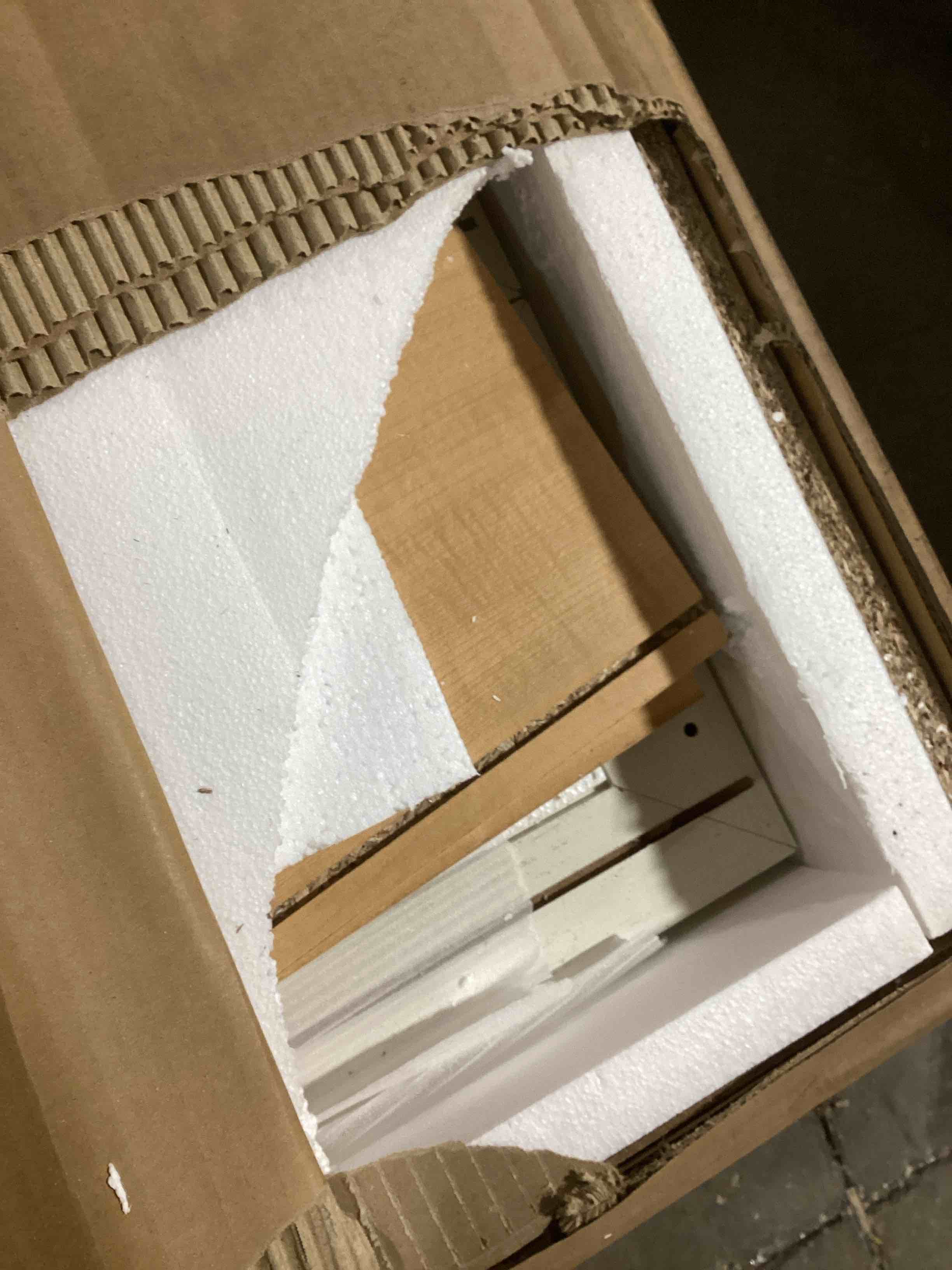 https://s3.amazonaws.com/lotting-images-prod/bidfta/PNK0447541_1735050304679.jpeg