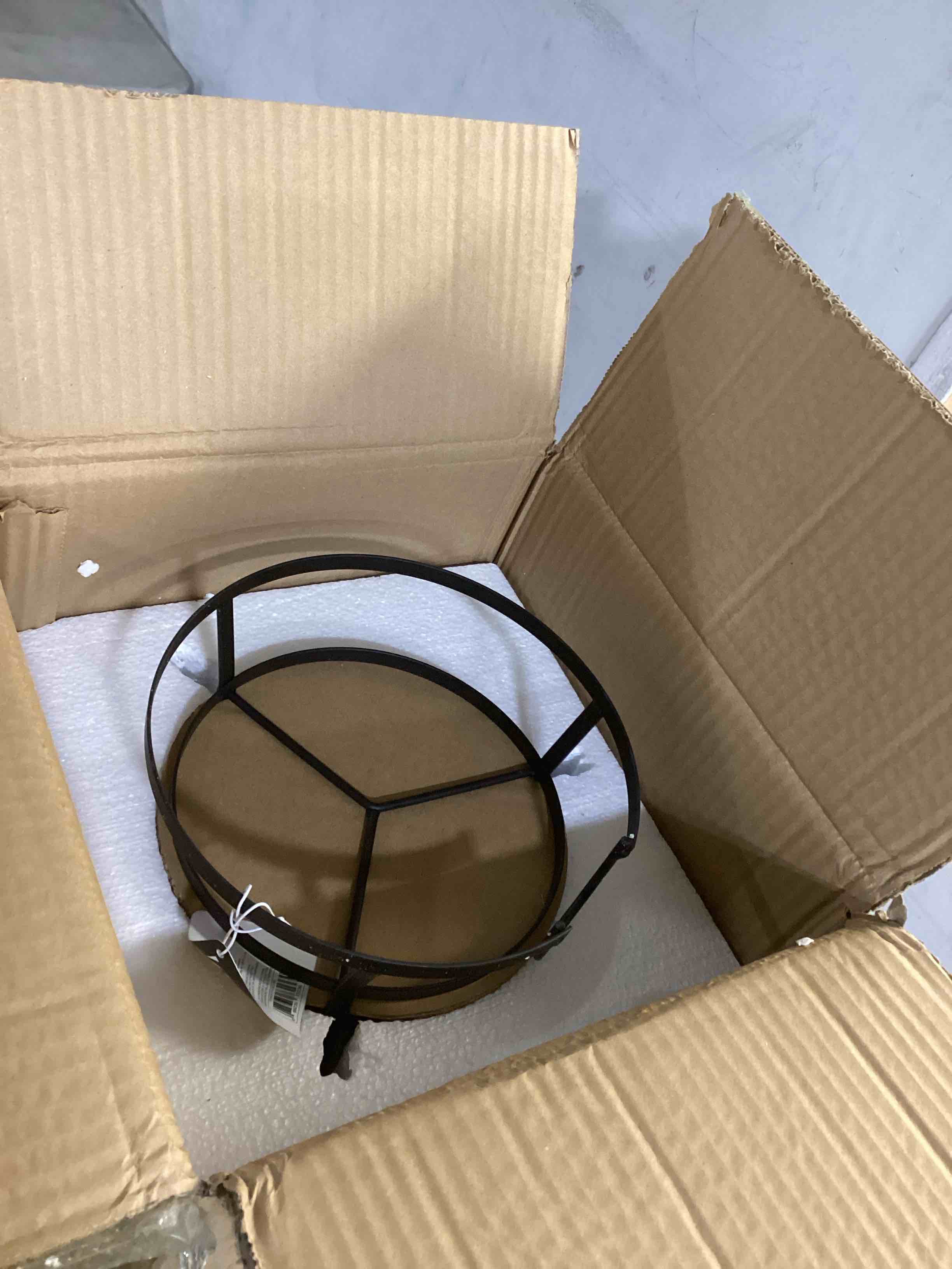 https://s3.amazonaws.com/lotting-images-prod/bidfta/PNK0447571_1732110625205.jpeg