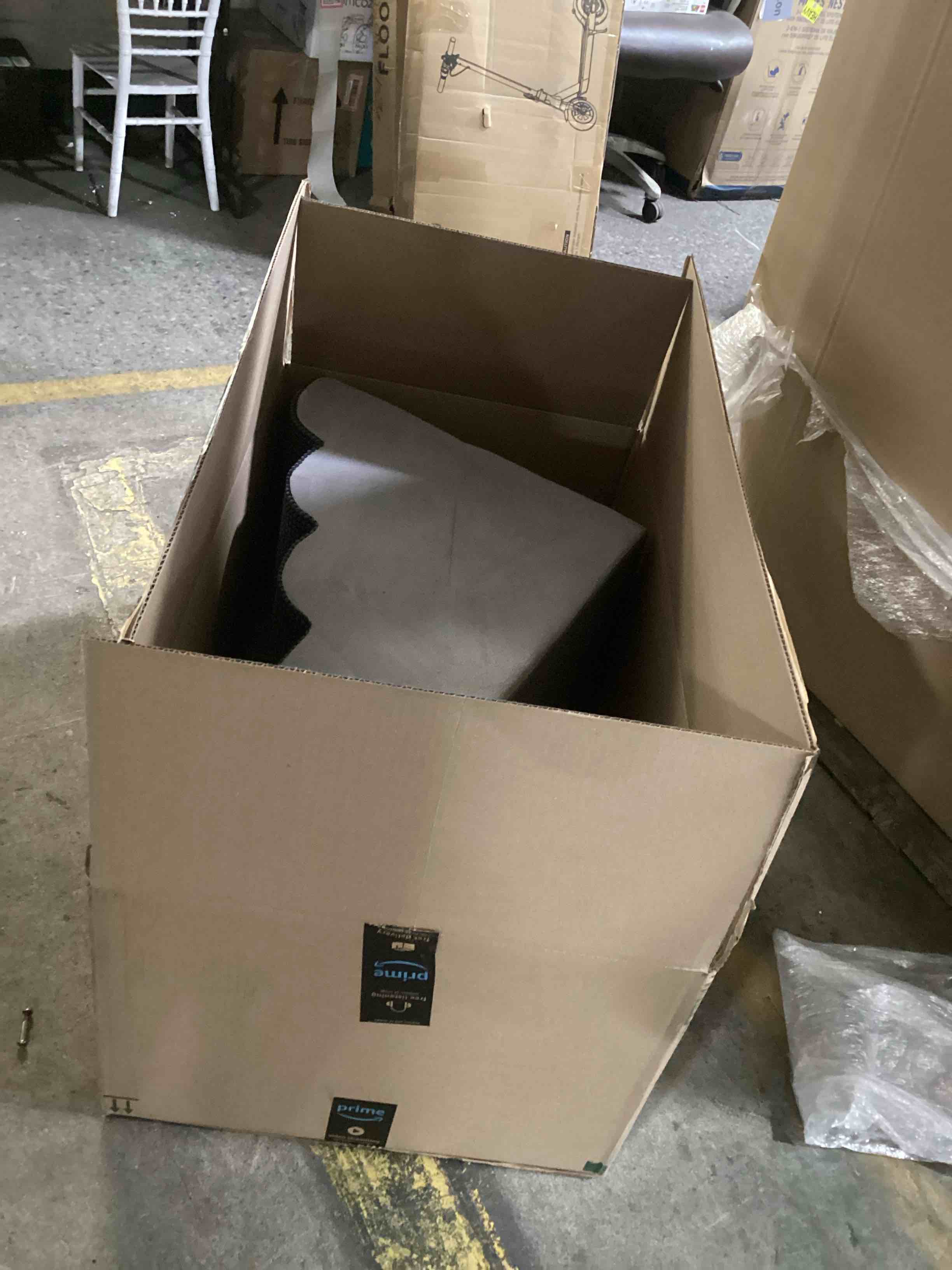 https://s3.amazonaws.com/lotting-images-prod/bidfta/PNK0447838_1730840930573.jpeg
